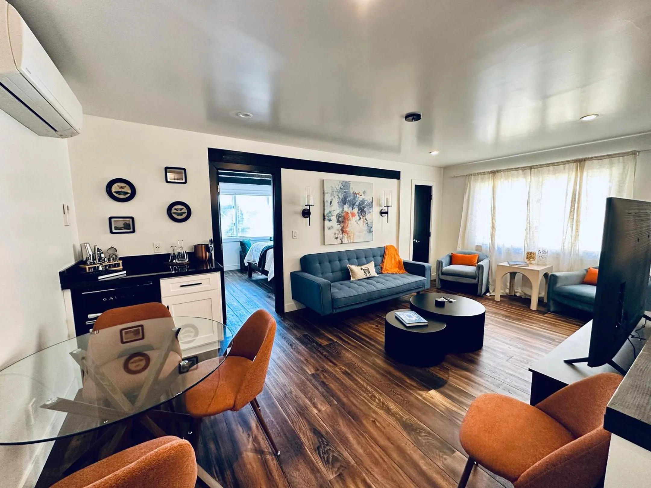 TV and multimedia in Bespoke Inn Flagstaff