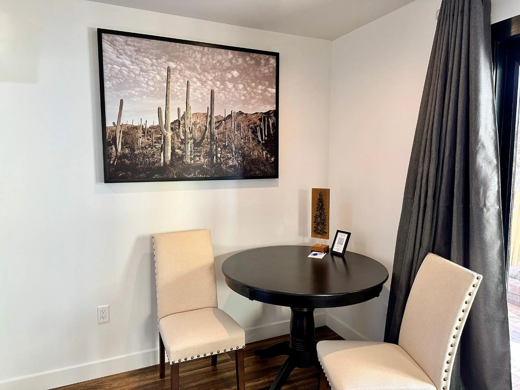 Dining area in Bespoke Inn Flagstaff