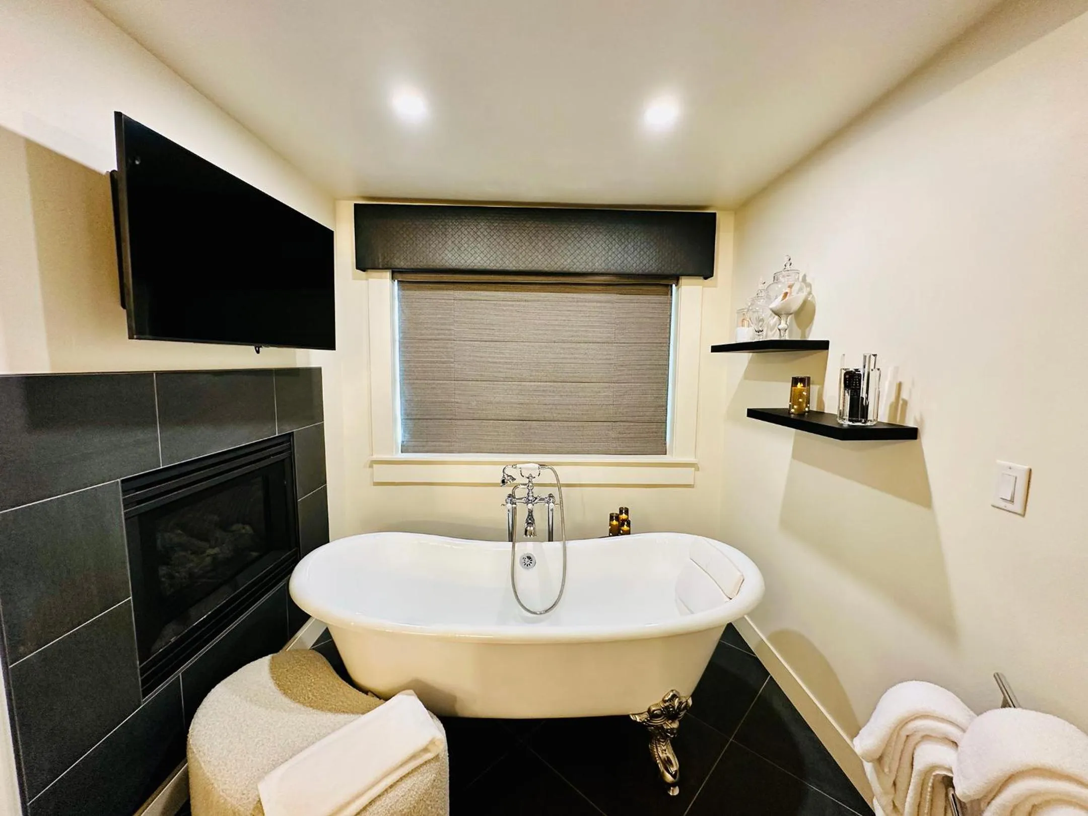 Bathroom in Bespoke Inn Flagstaff