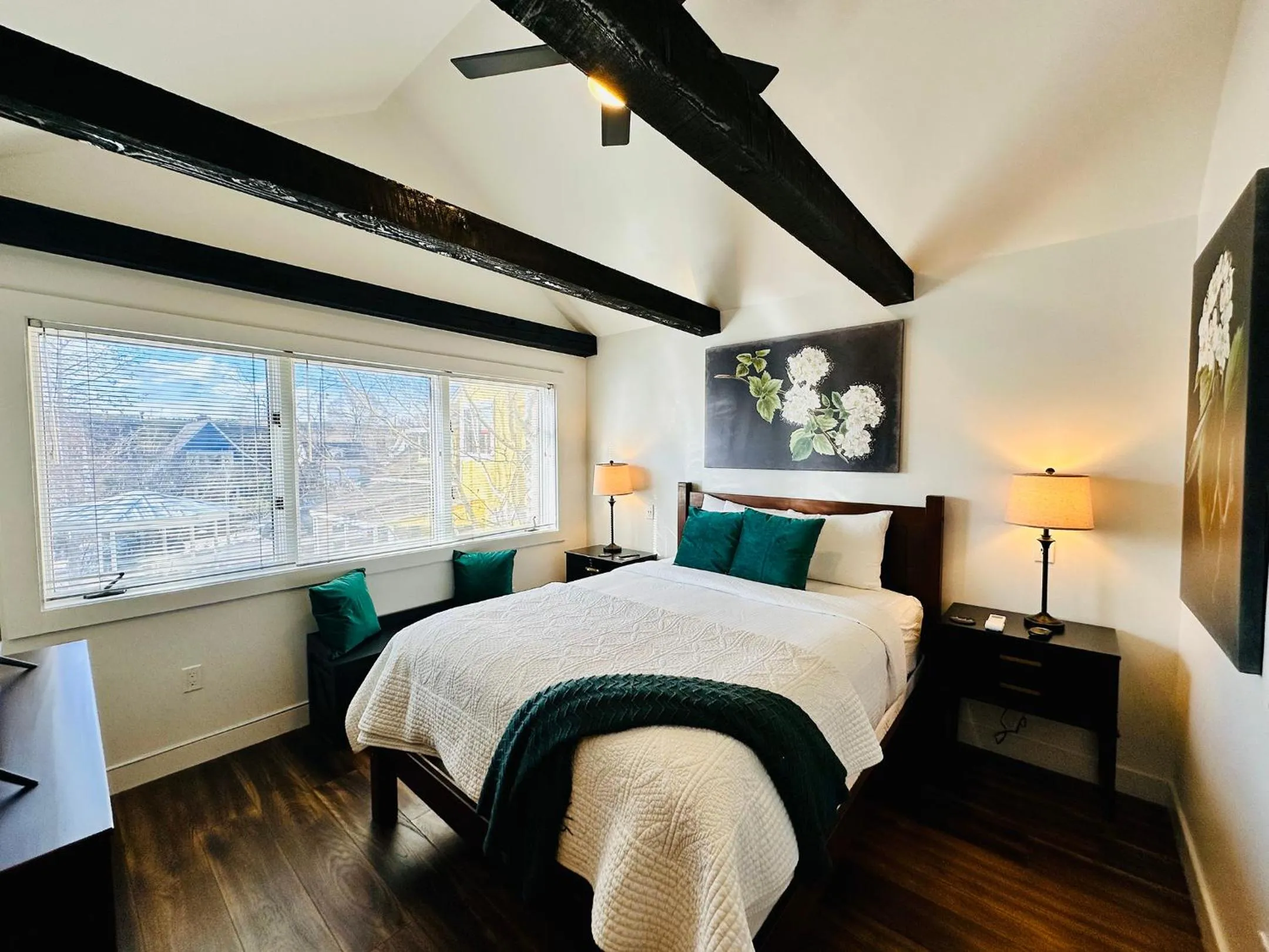 Bed in Bespoke Inn Flagstaff