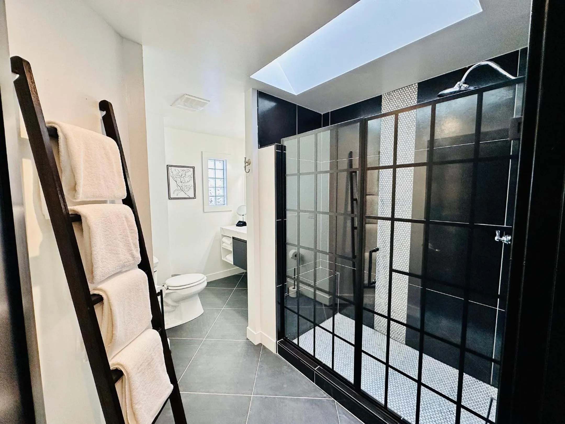 Shower in Bespoke Inn Flagstaff