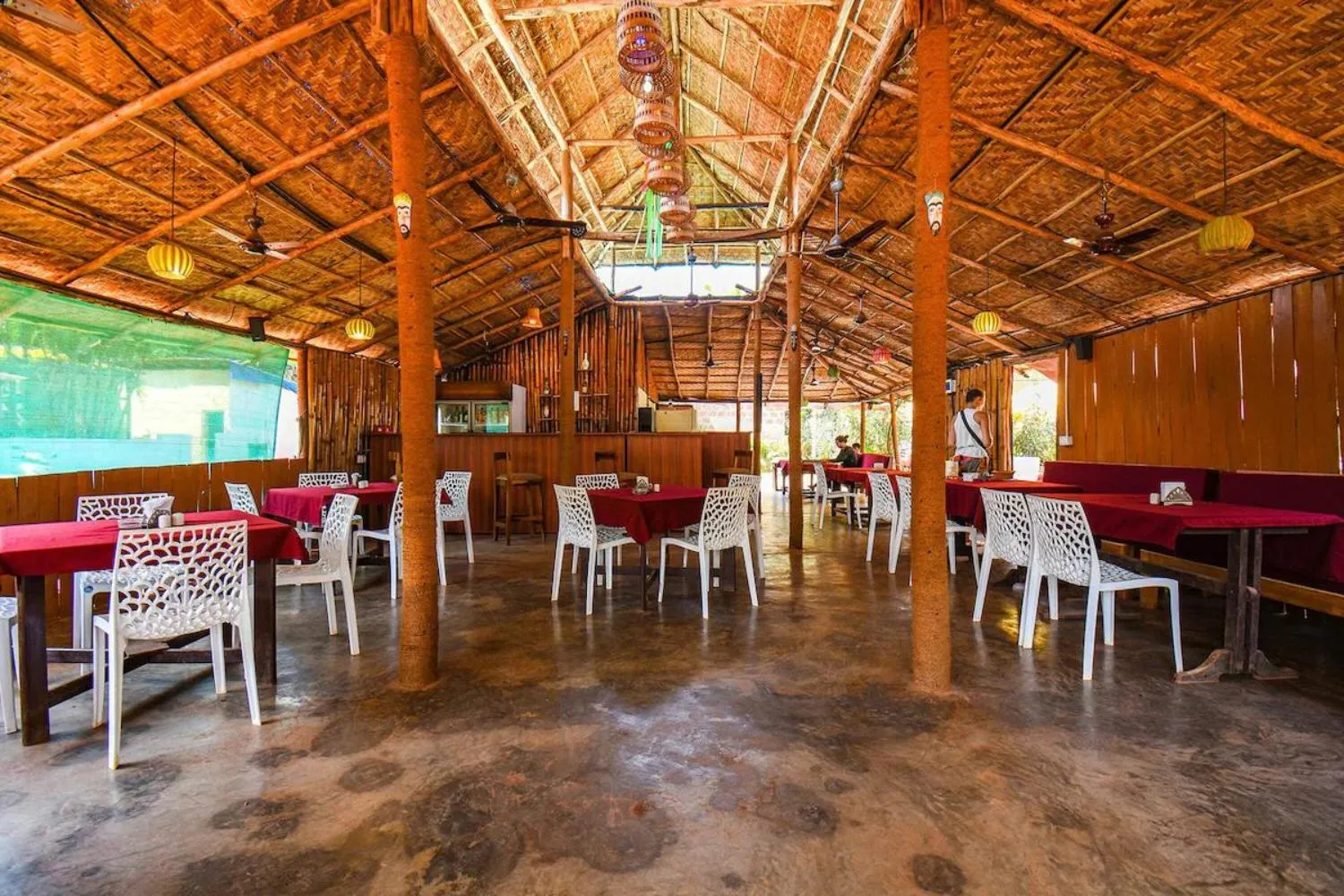 Restaurant/places to eat in YogiTree Beach Resort & Cafe - 100m from Morjim Beach