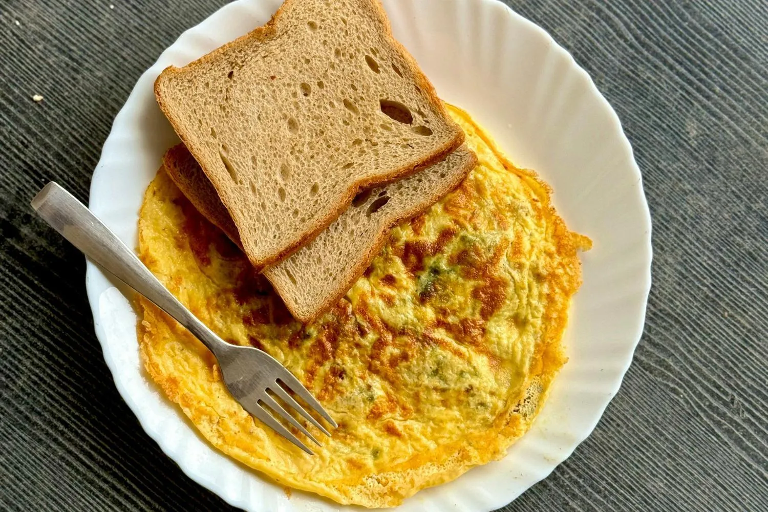 Breakfast in YogiTree Beach Resort & Cafe - 100m from Morjim Beach