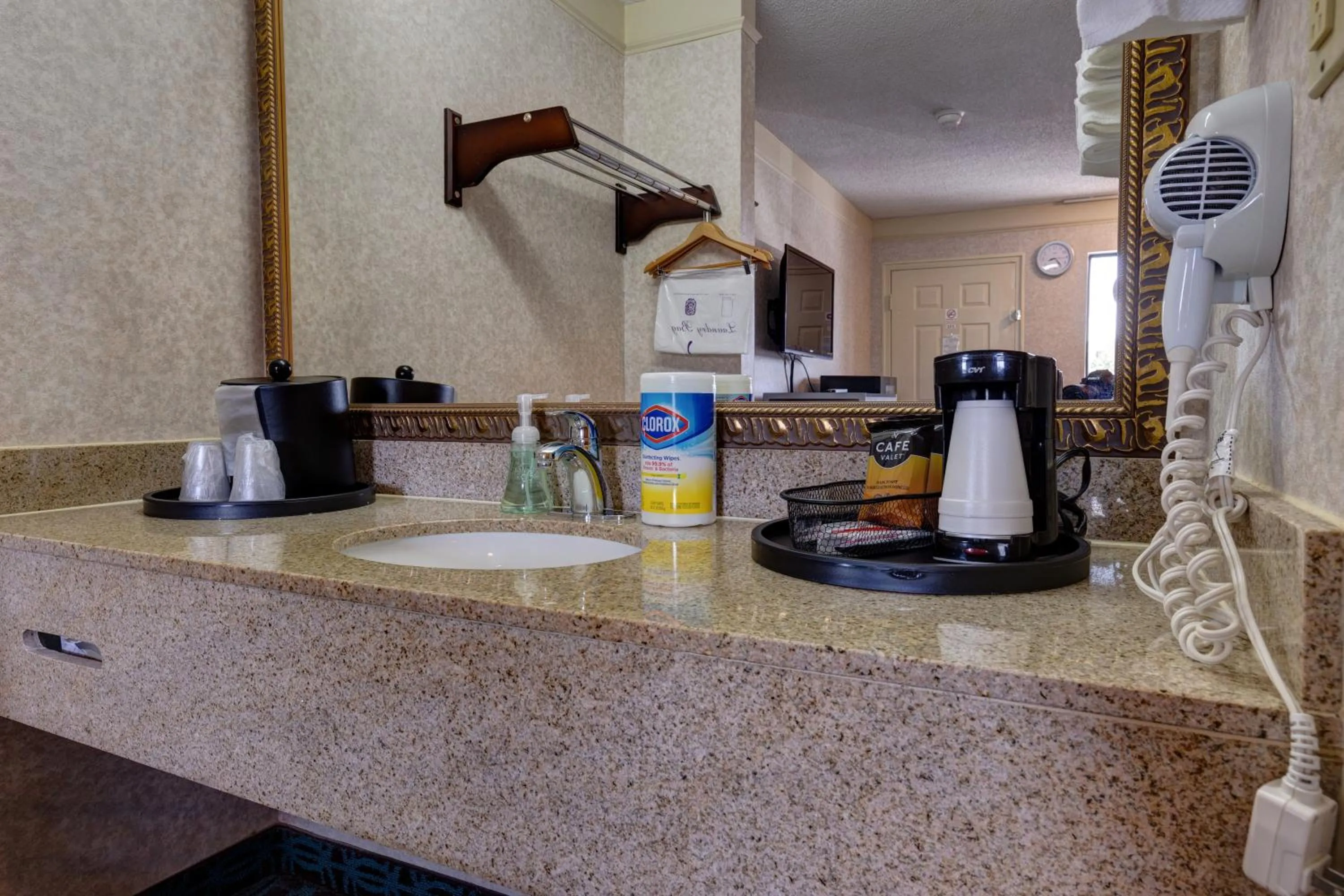 Deluxe Inn - Fayetteville I-95