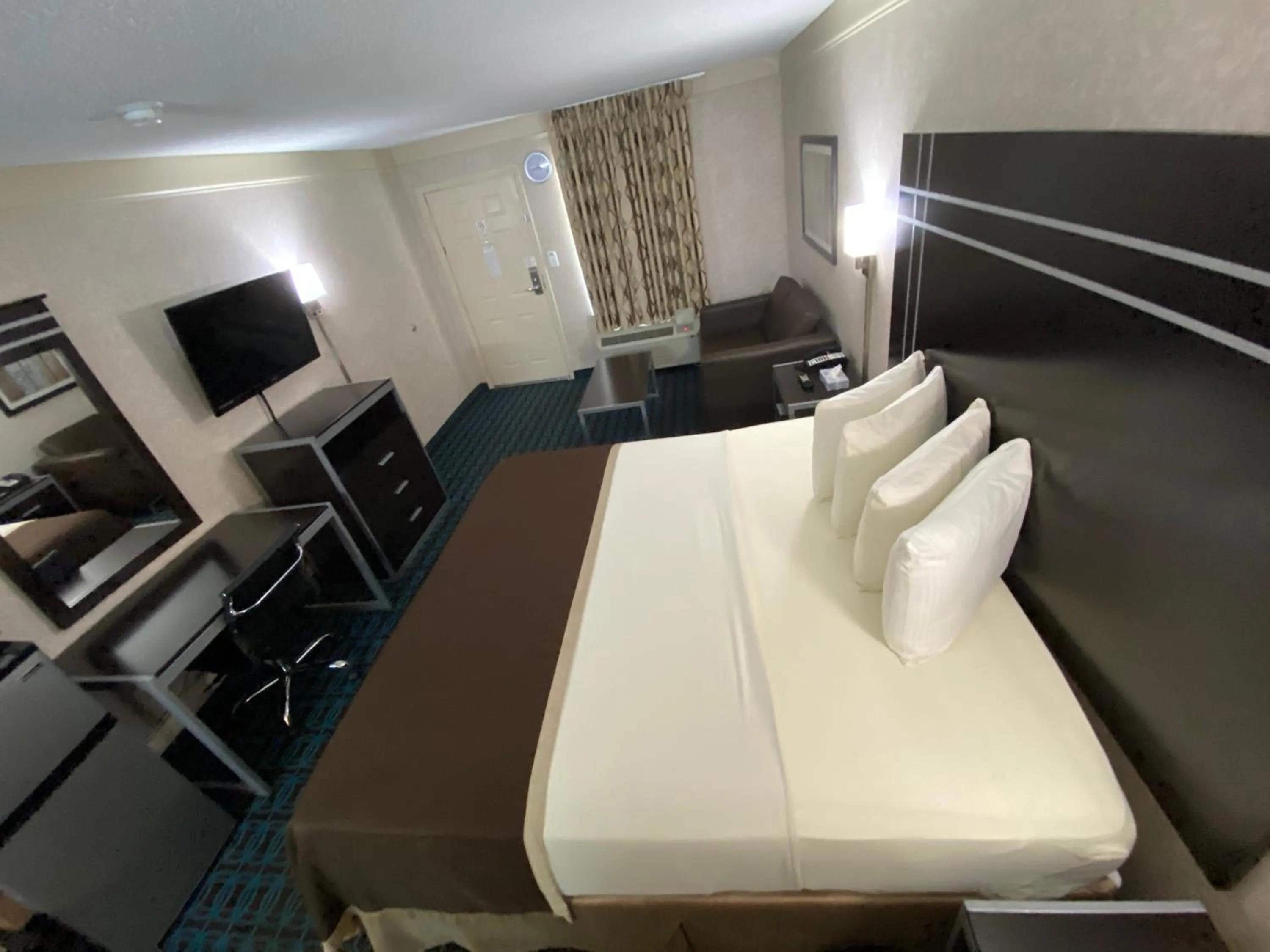 Deluxe Inn - Fayetteville I-95