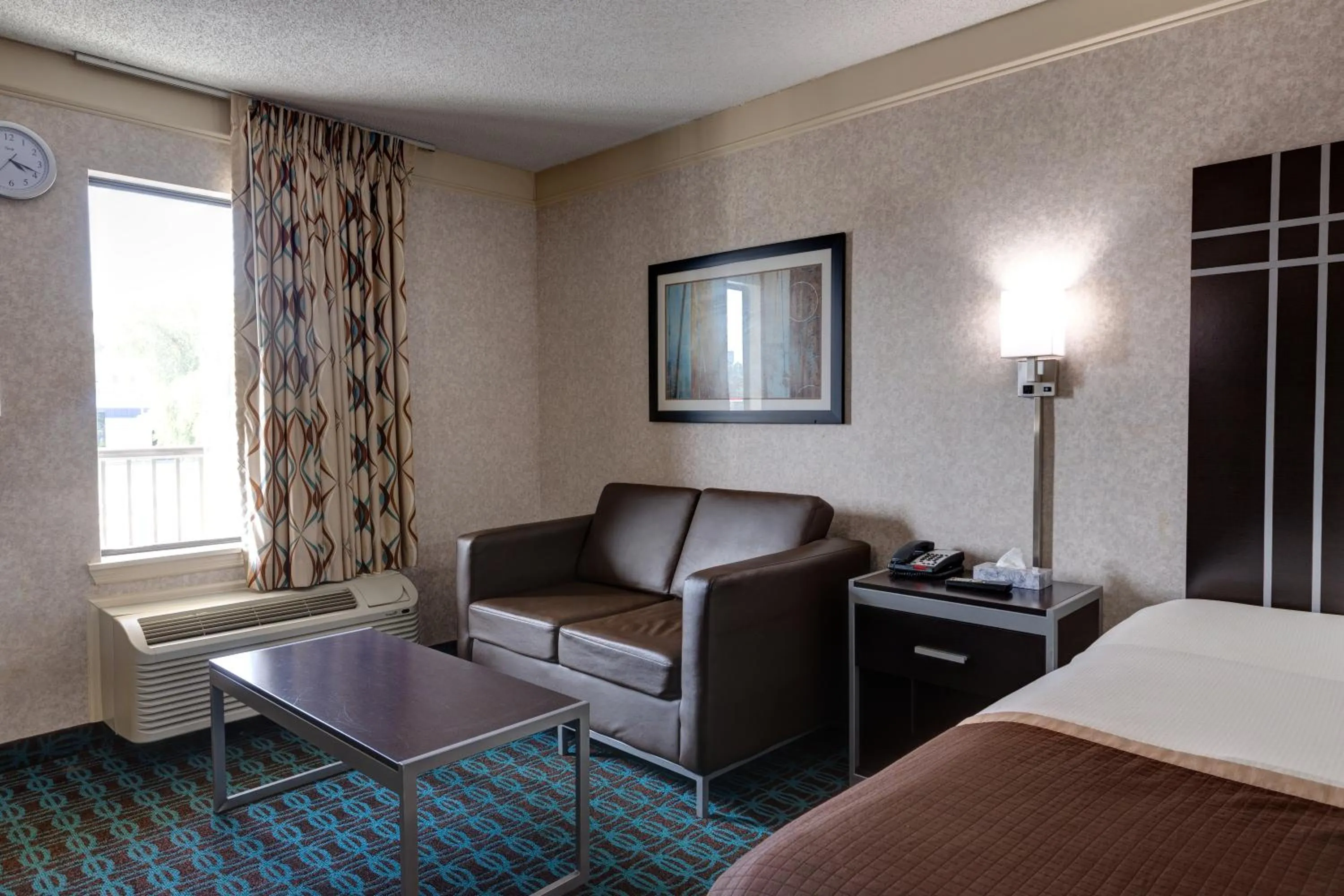 Bed in Deluxe Inn - Fayetteville I-95