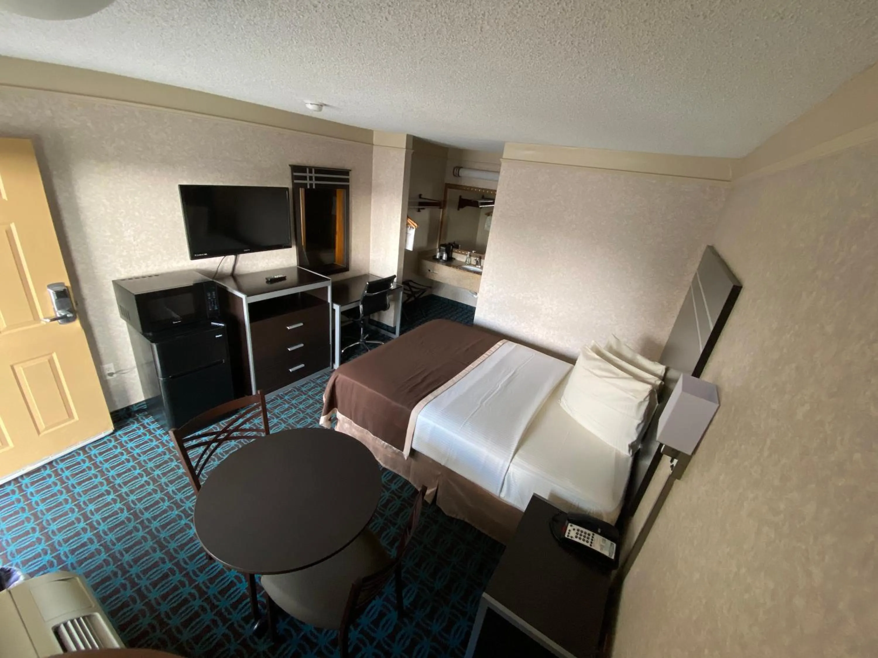 Deluxe Inn - Fayetteville I-95