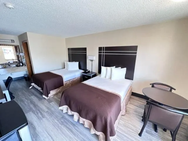 Bed in Deluxe Inn - Fayetteville I-95