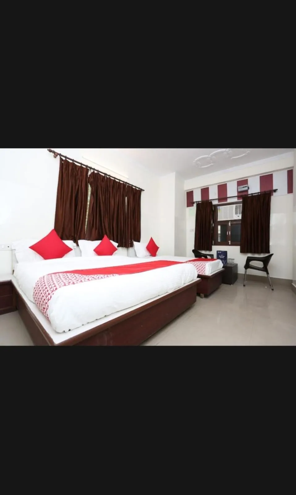 Bed in hotel Shiva palace - best stay hotel