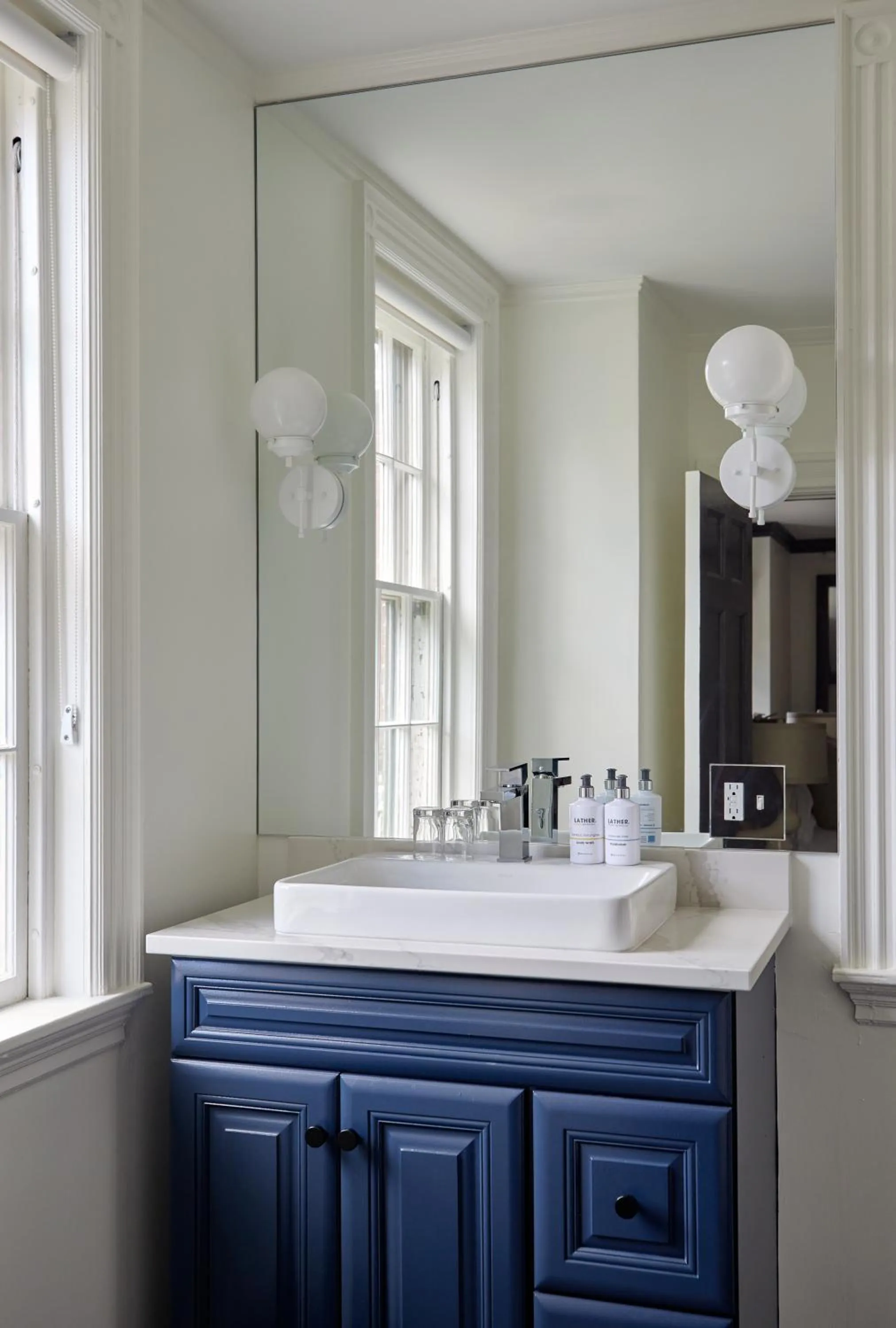 Bathroom in Blind Tiger Portland - Danforth Street Guest House