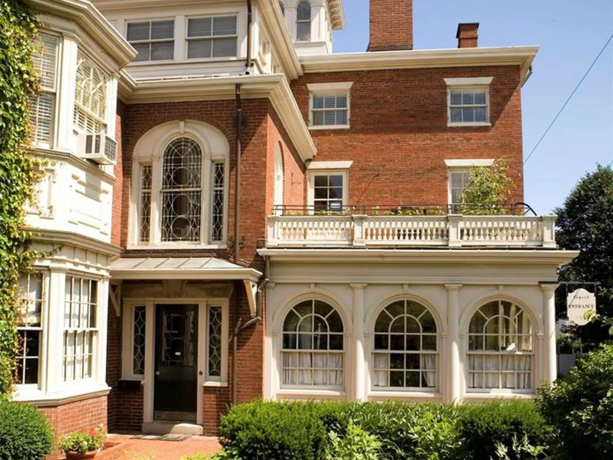 Facade/entrance in Blind Tiger Portland - Danforth Street Guest House
