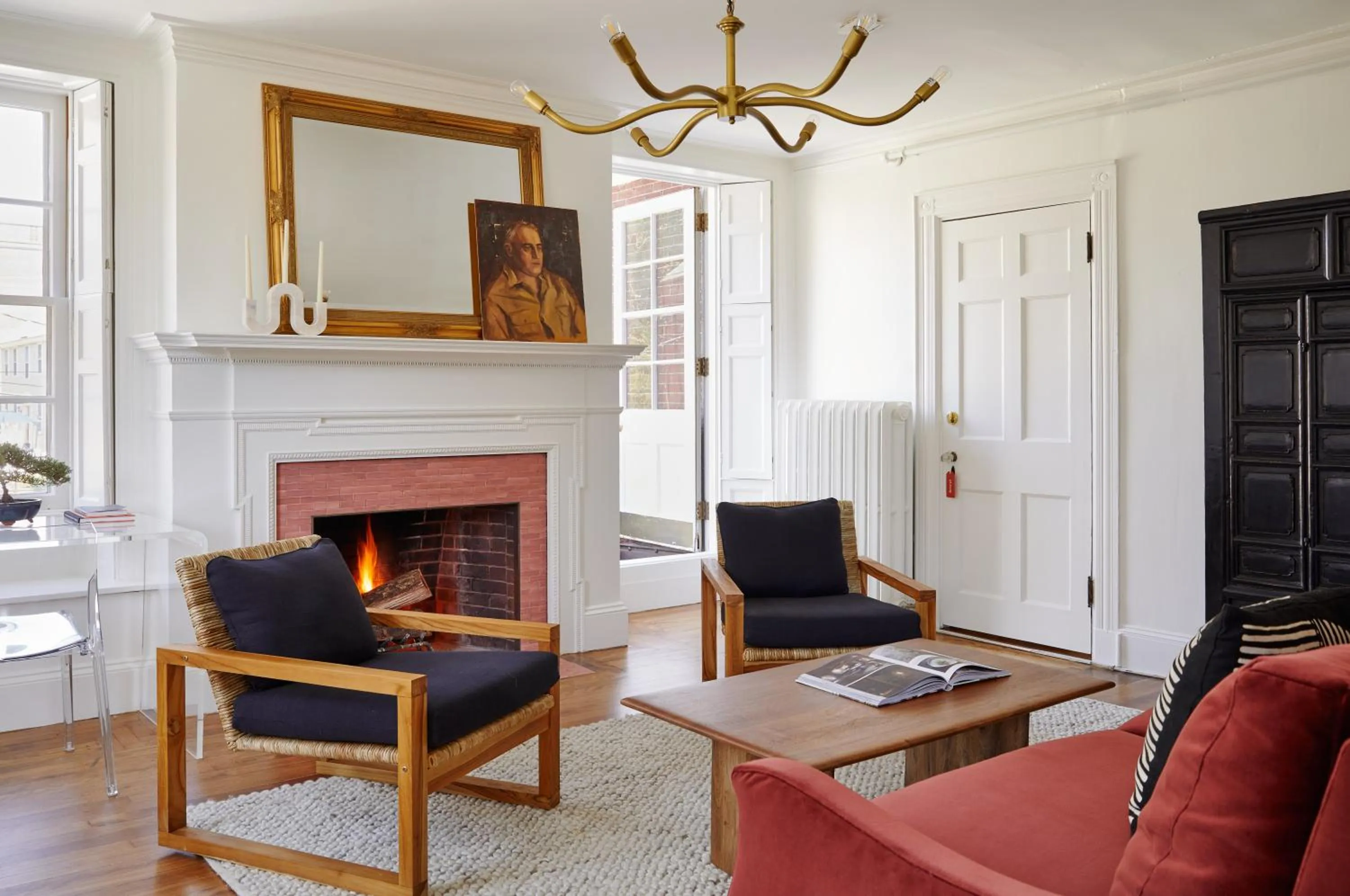 Living room in Blind Tiger Portland - Danforth Street Guest House