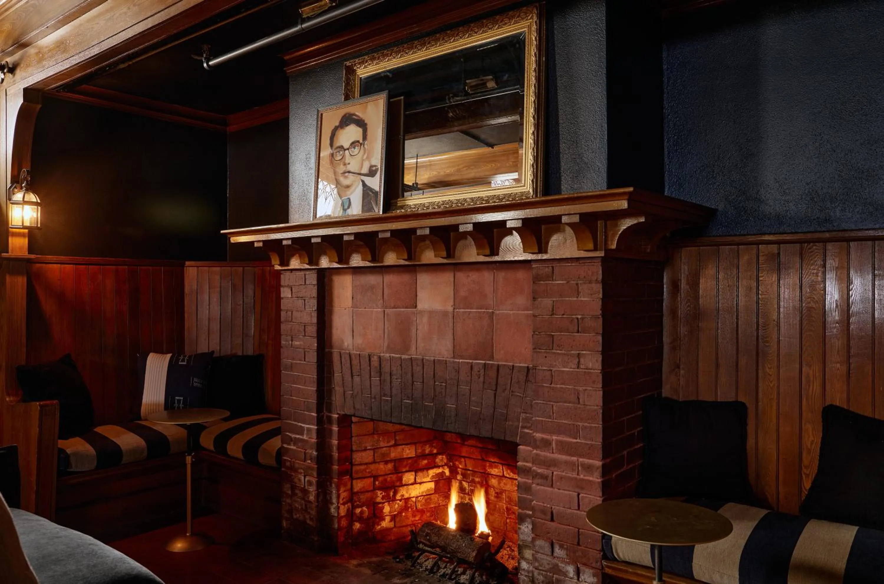 Communal lounge/ TV room in Blind Tiger Portland - Danforth Street Guest House