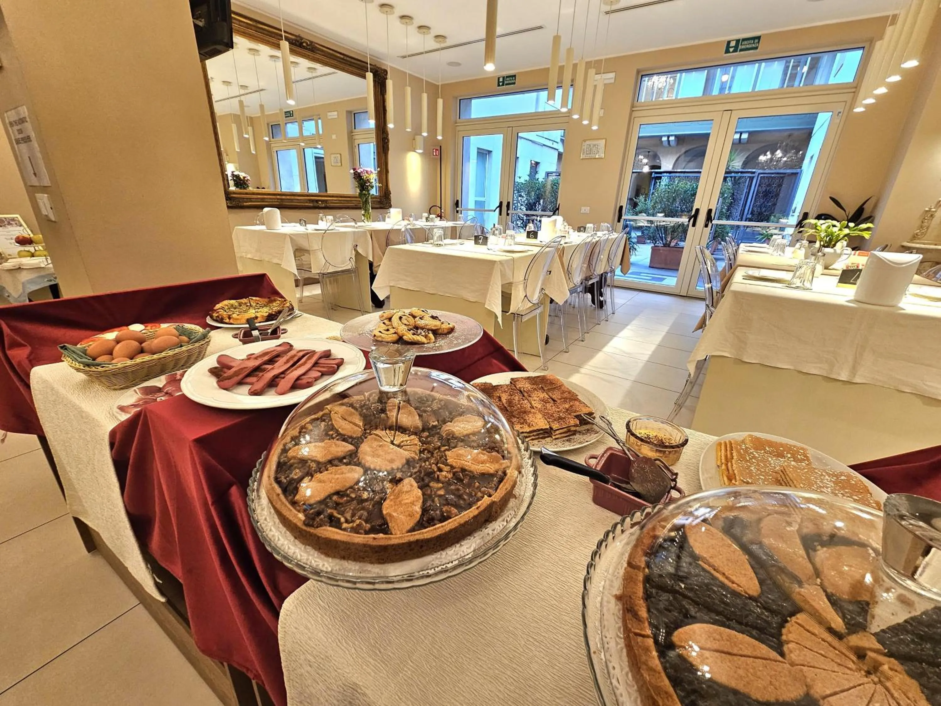 Buffet breakfast in La Castellana Loft Hotel