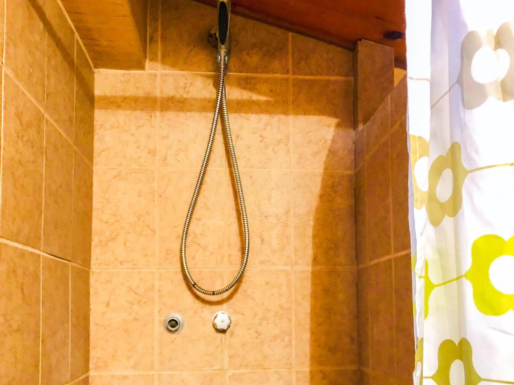 Shower in Hotel Paraíso del Pescador by Rotamundos