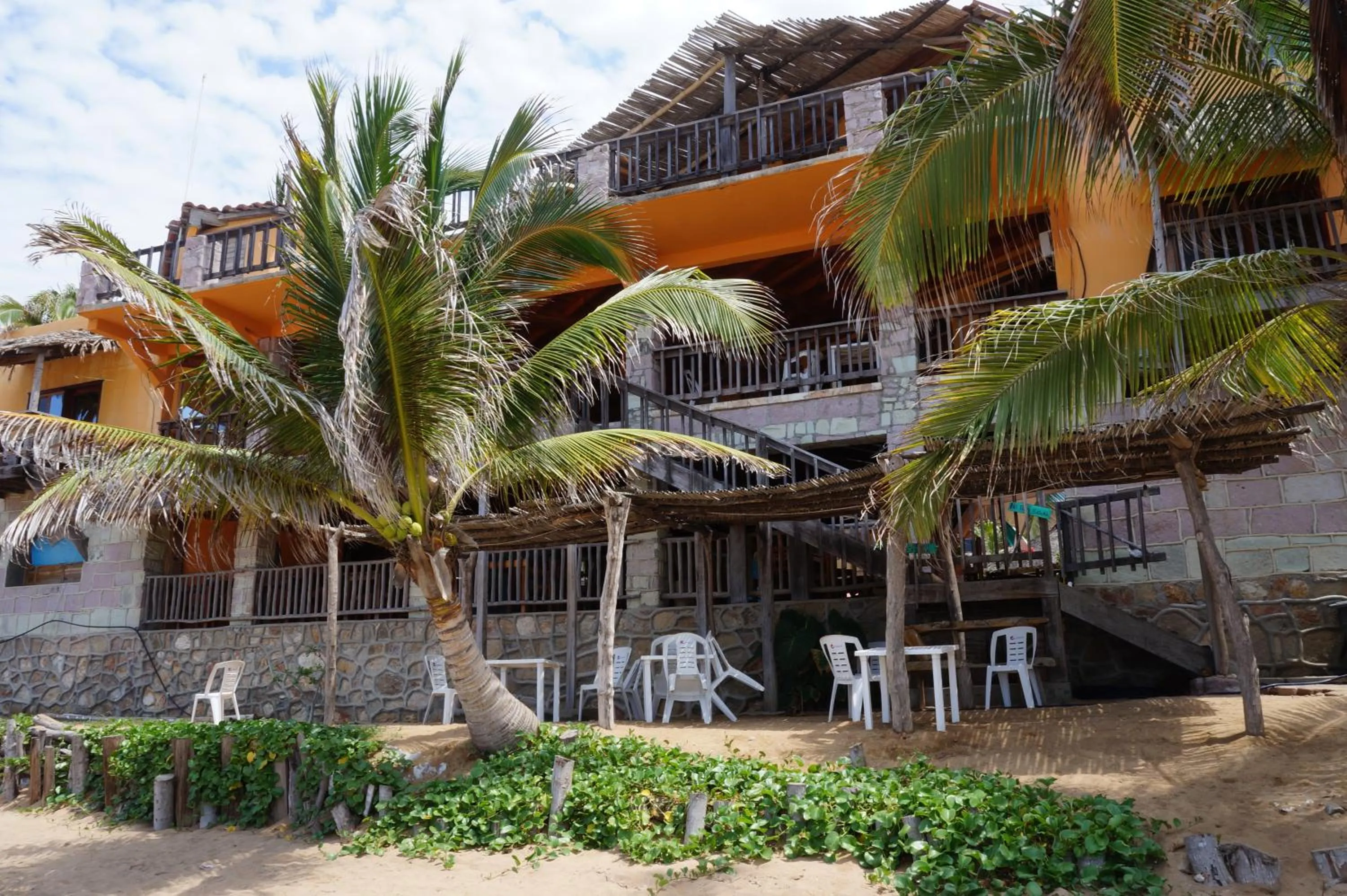 Property building in Hotel Paraíso del Pescador by Rotamundos