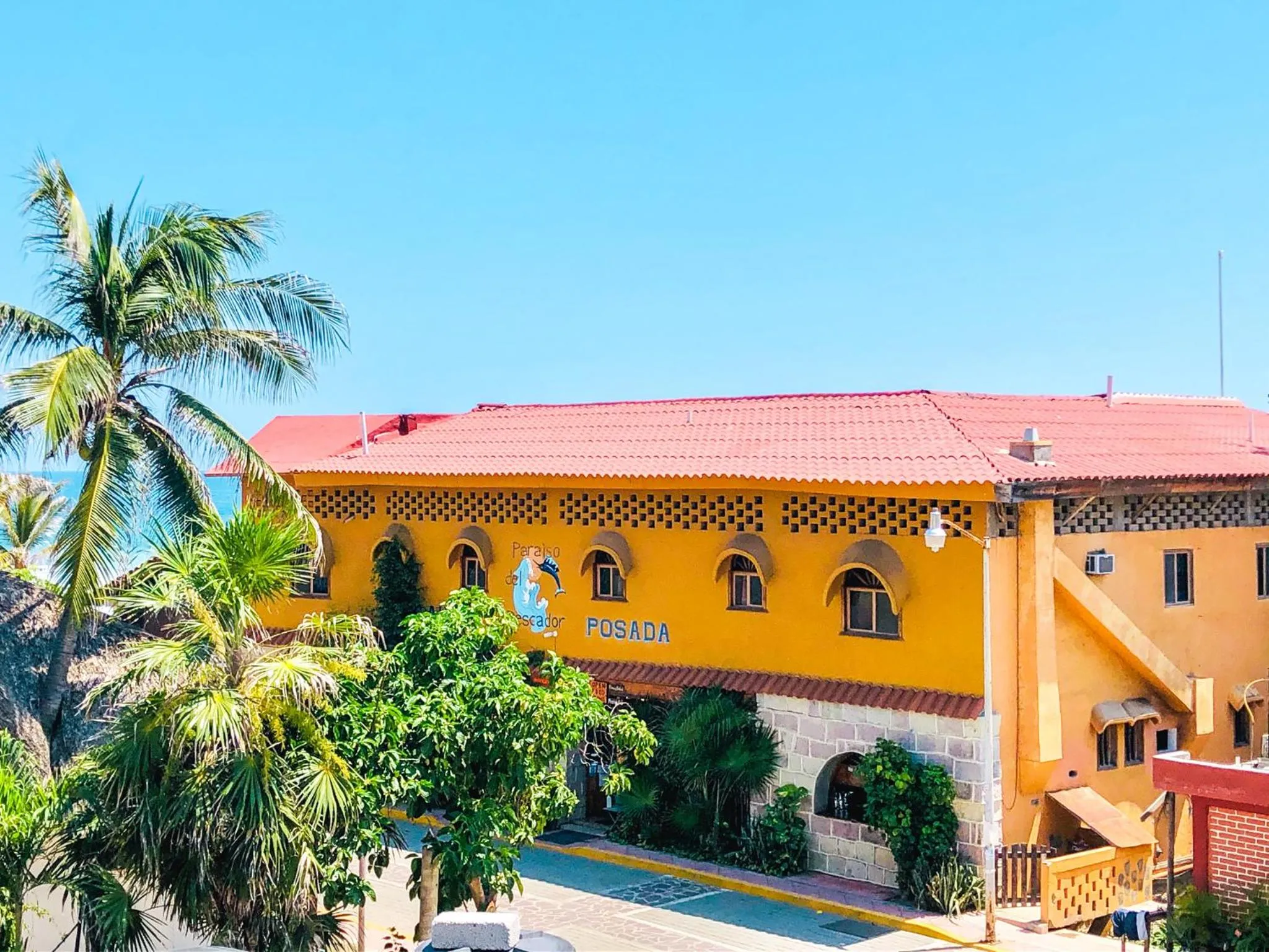 Property building in Hotel Paraíso del Pescador by Rotamundos
