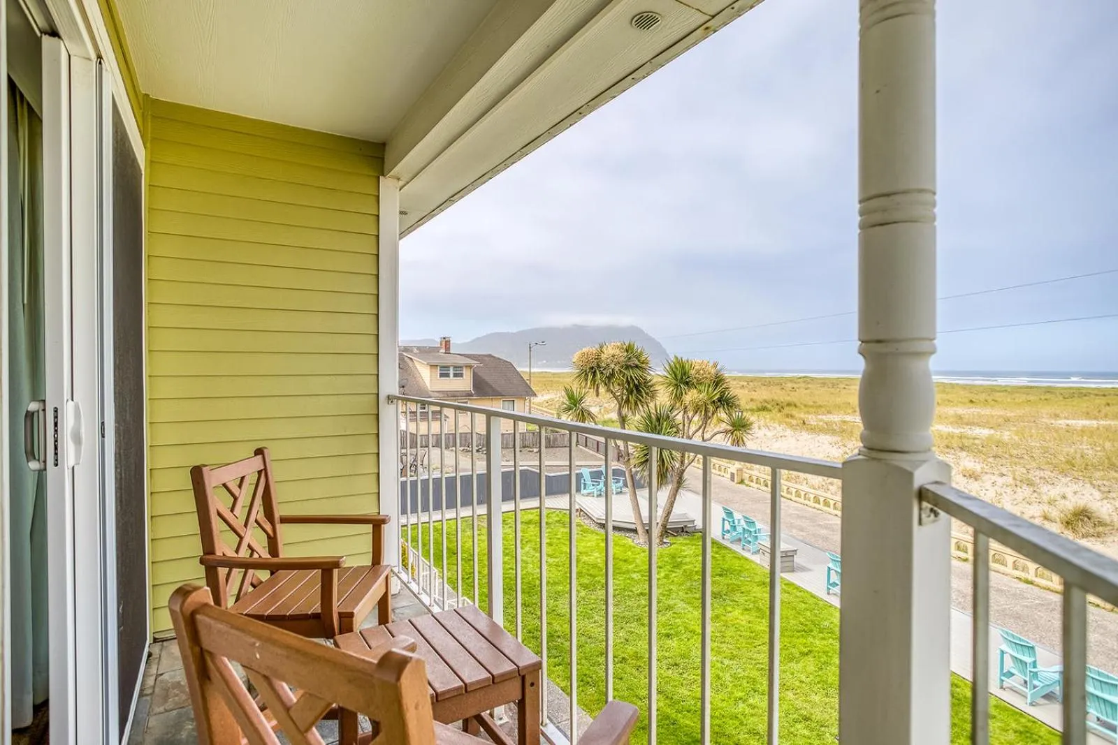 Patio in Inn of the Four Winds Seaside Oceanfront