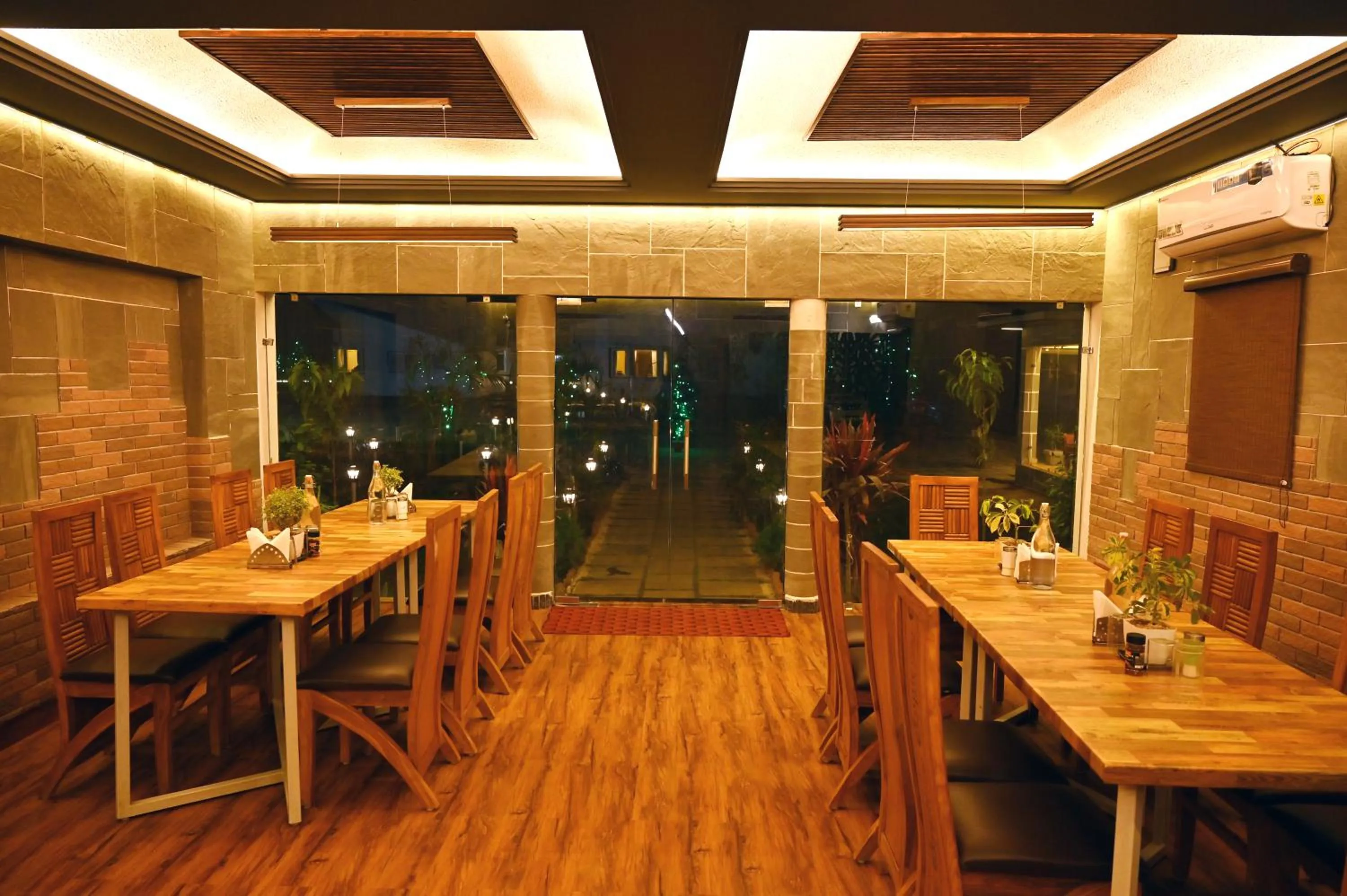 Restaurant/places to eat in Olive