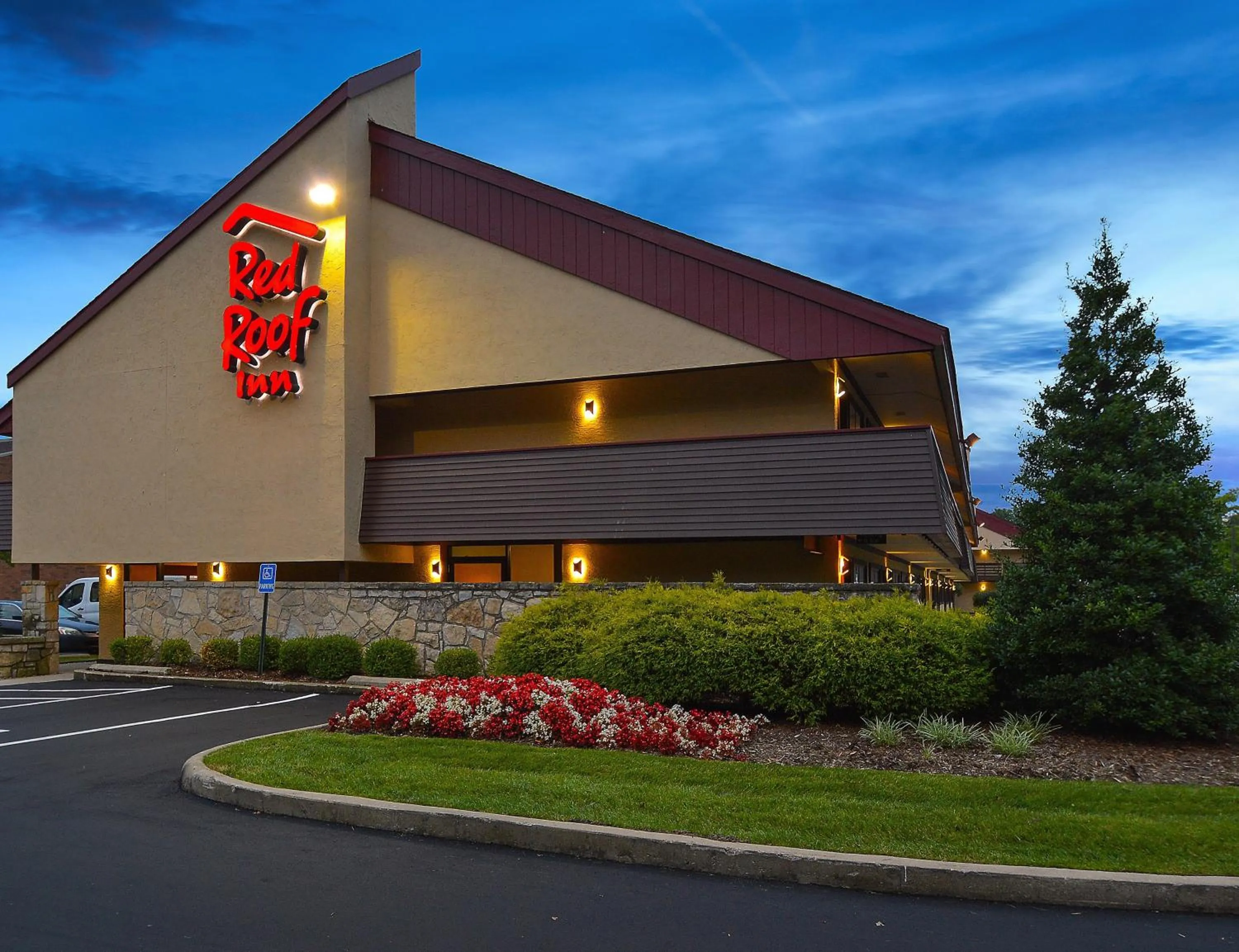 Property building in Red Roof Inn Louisville East - Hurstbourne