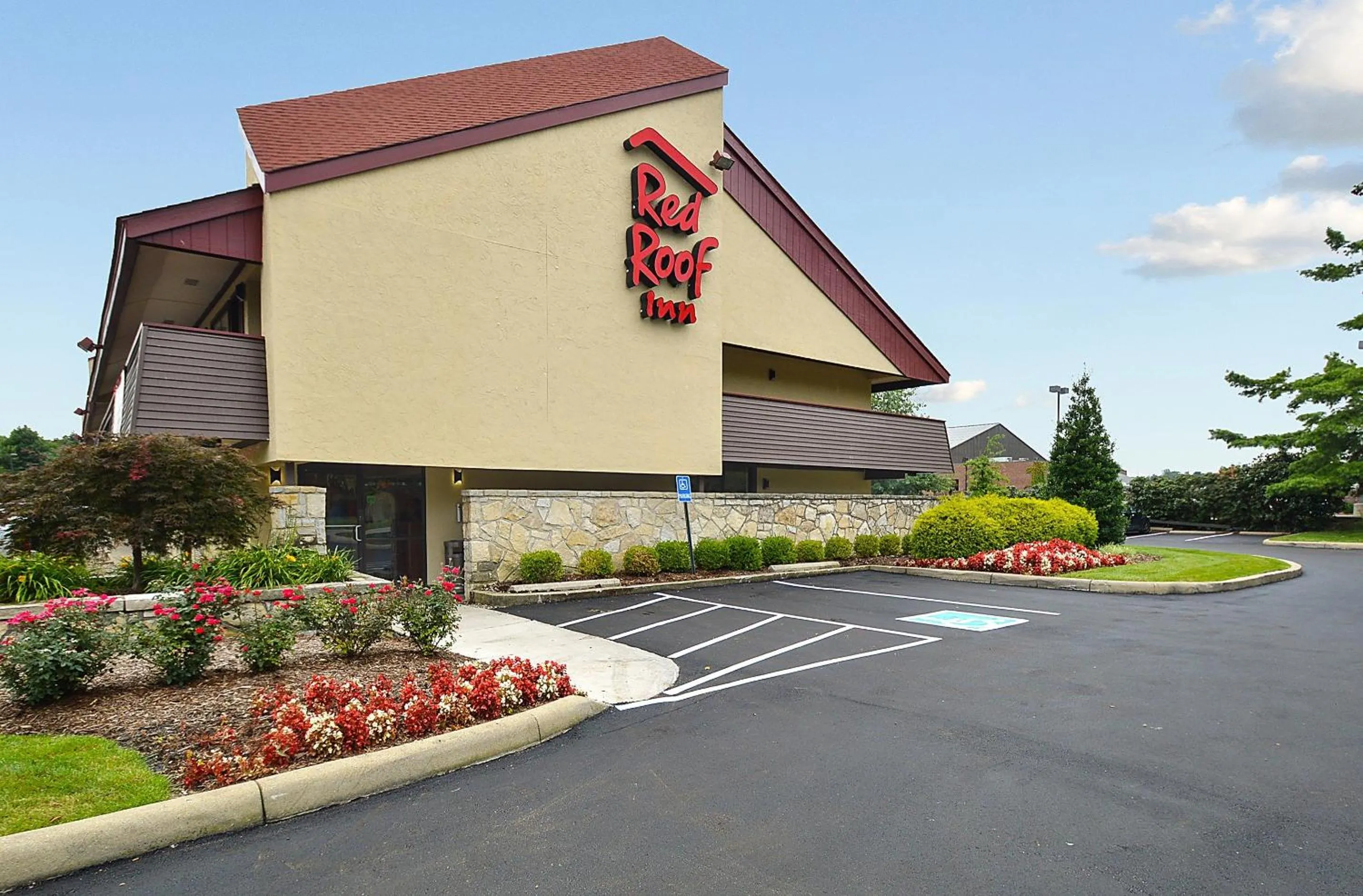 Property building in Red Roof Inn Louisville East - Hurstbourne