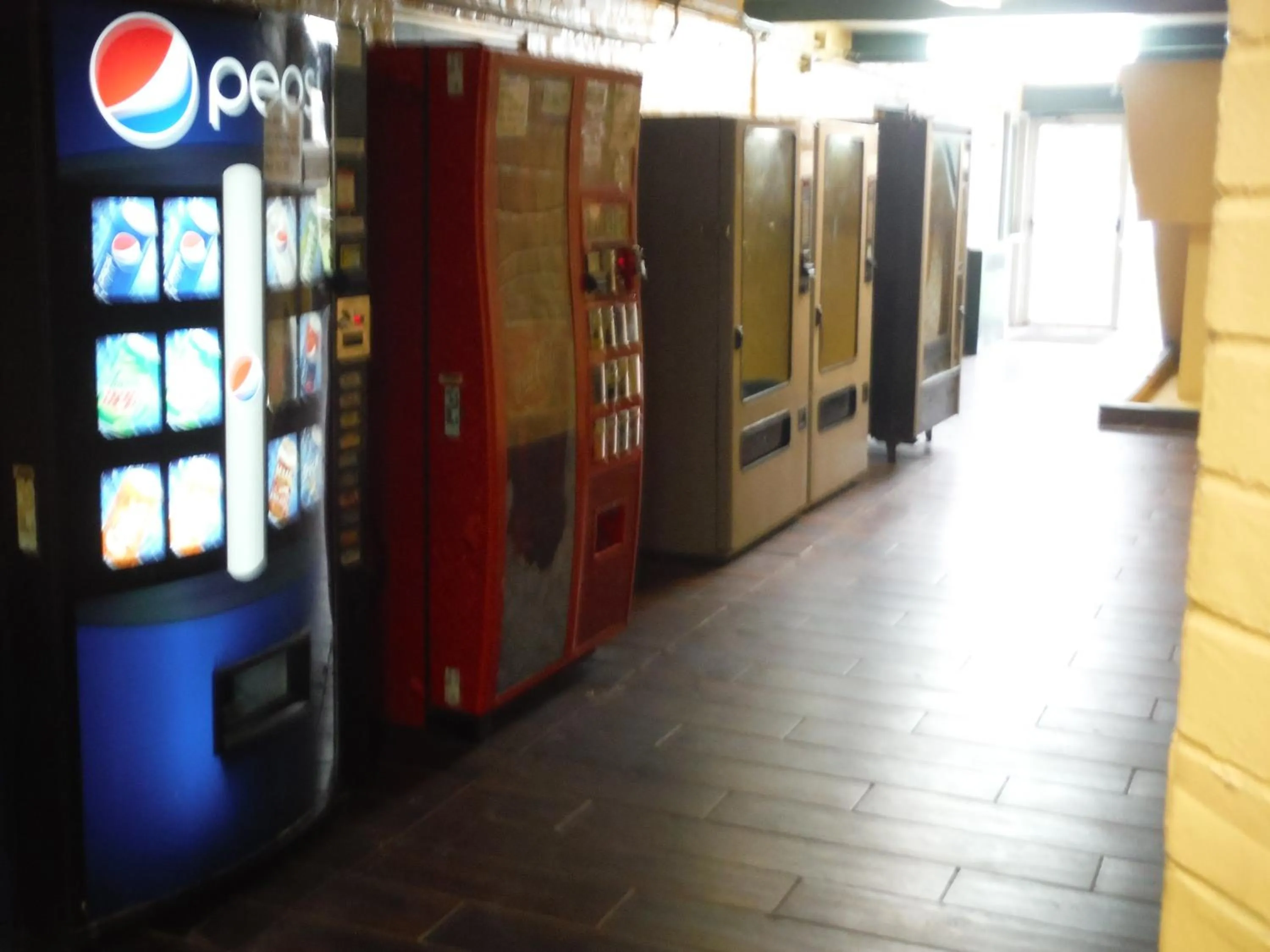 Food and drinks in Budgetel Inn & Suites Hotel