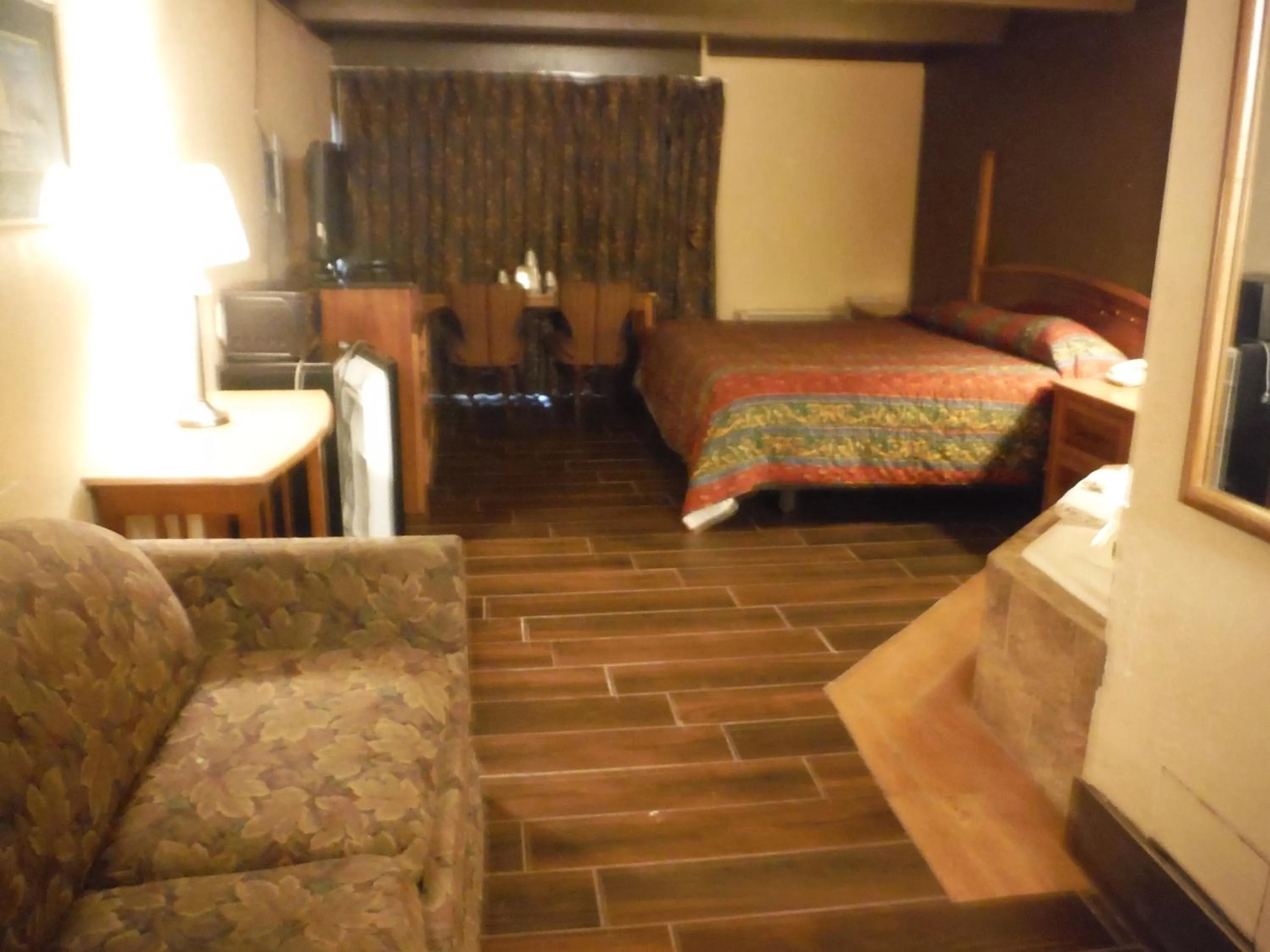 Photo of the whole room, Bed in Budgetel Inn & Suites Hotel