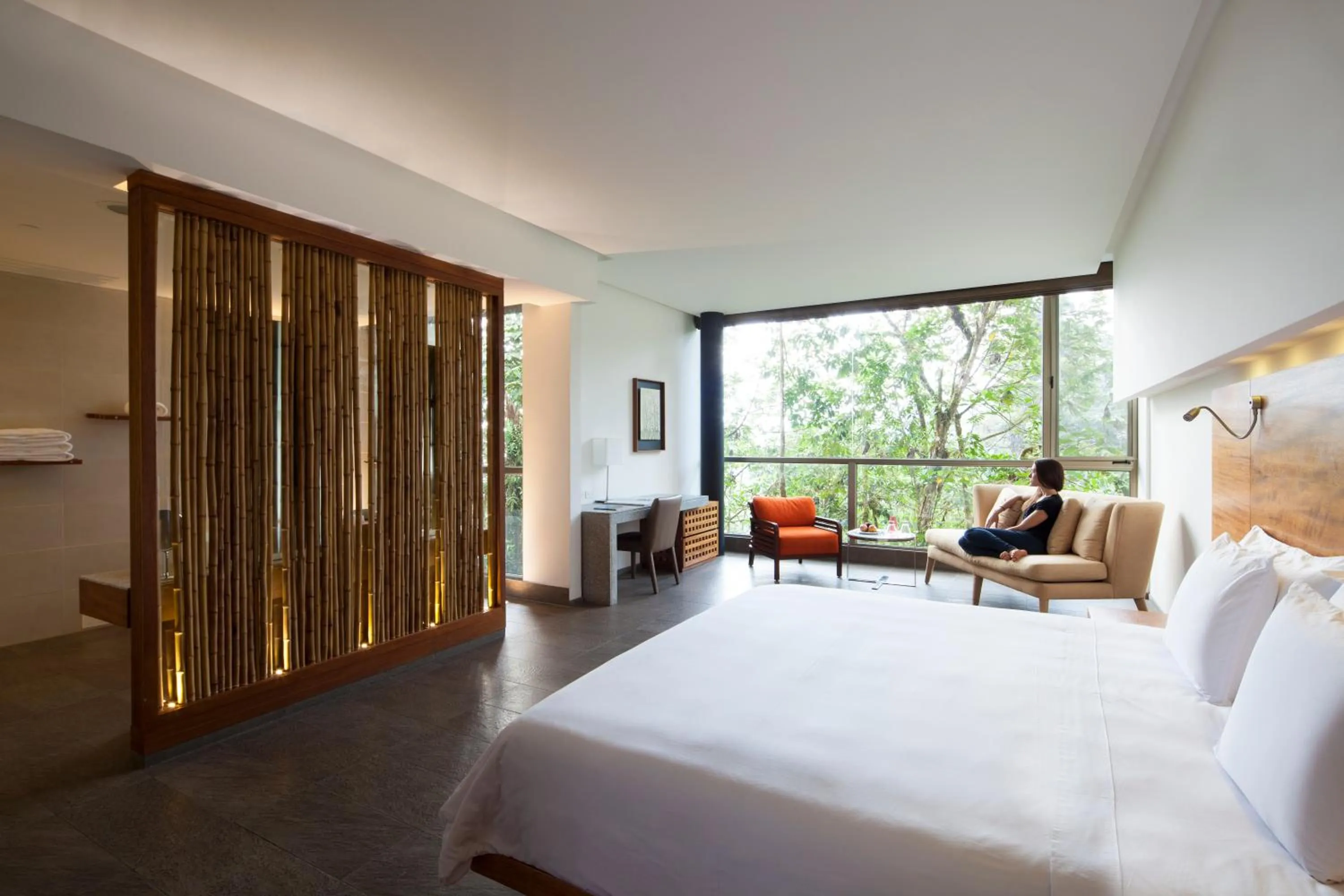 Photo of the whole room, Bed in Mashpi Lodge