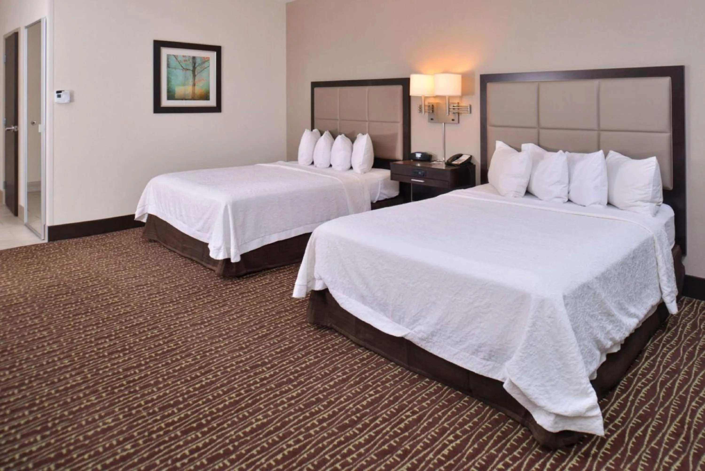 Bed in Hampton Inn & Suites Bend