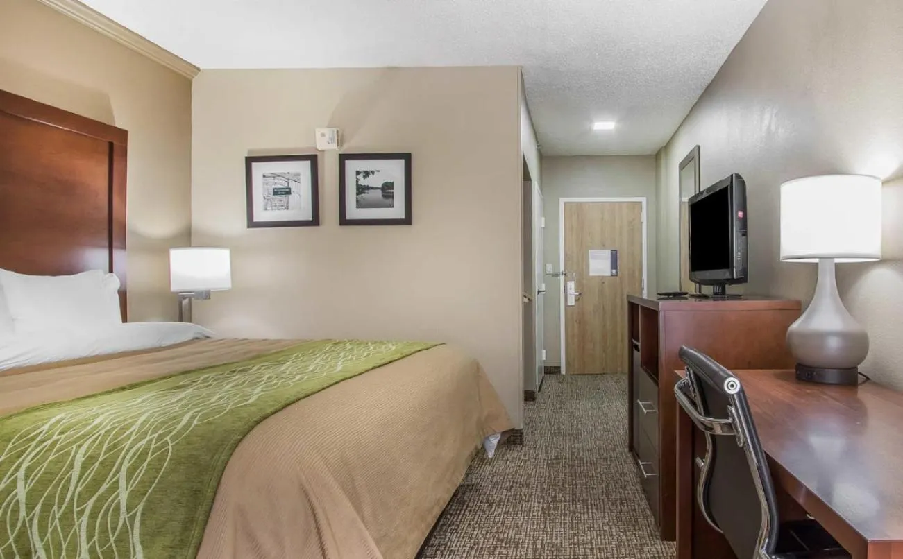 Photo of the whole room in Briarwood Inn