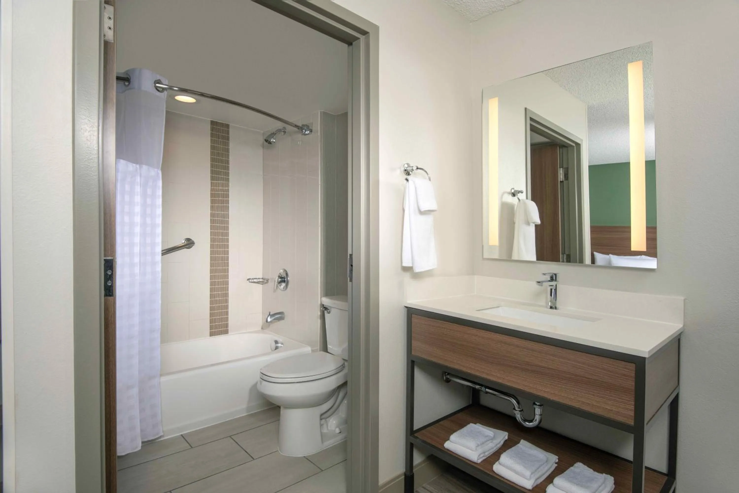 Shower in Hyatt Place Denver-South/Park Meadows