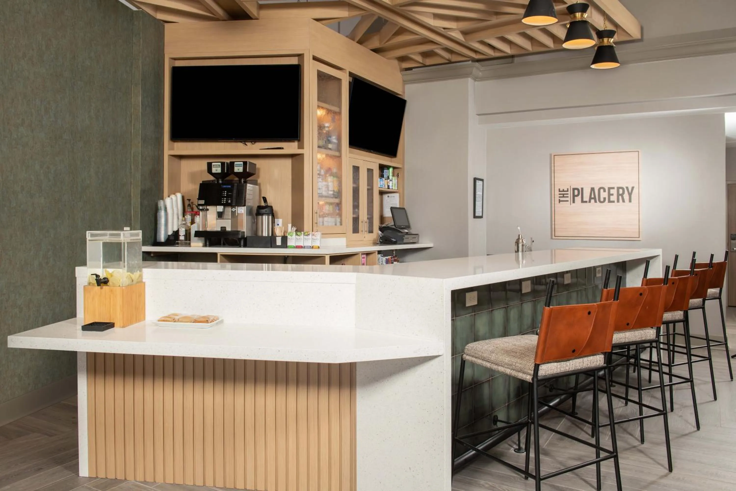 Restaurant/places to eat in Hyatt Place Denver-South/Park Meadows