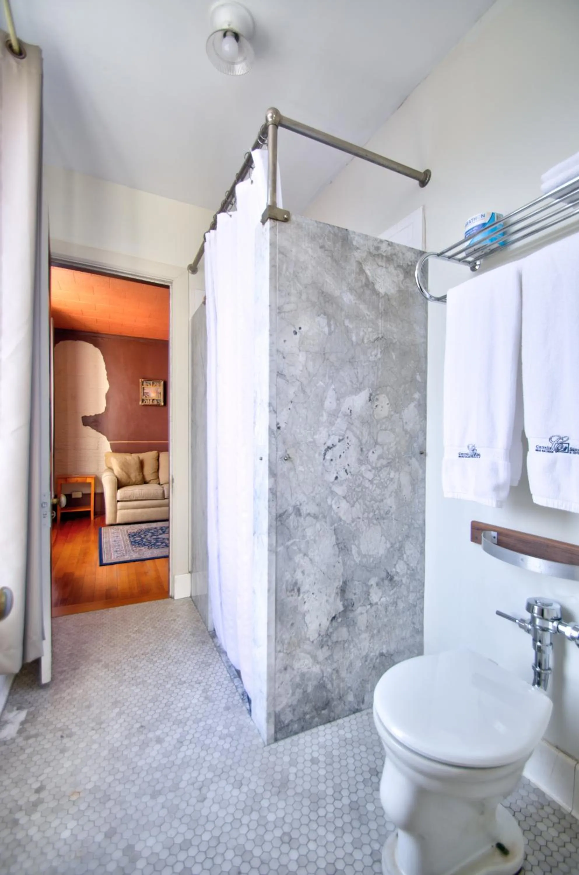 Bathroom in Centralia Square Grand Ballroom and Vintage Hotel