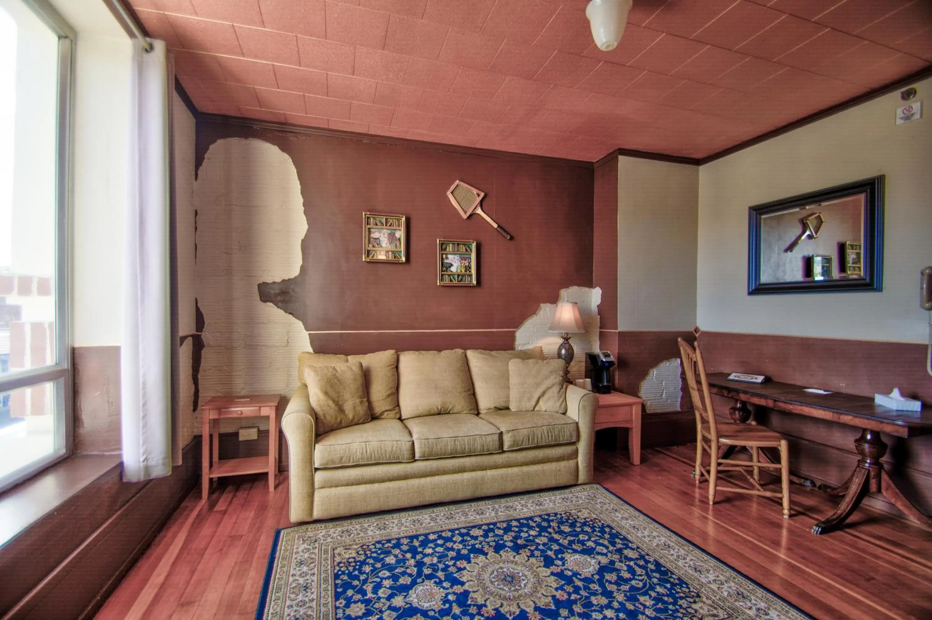 Living room in Centralia Square Grand Ballroom and Vintage Hotel