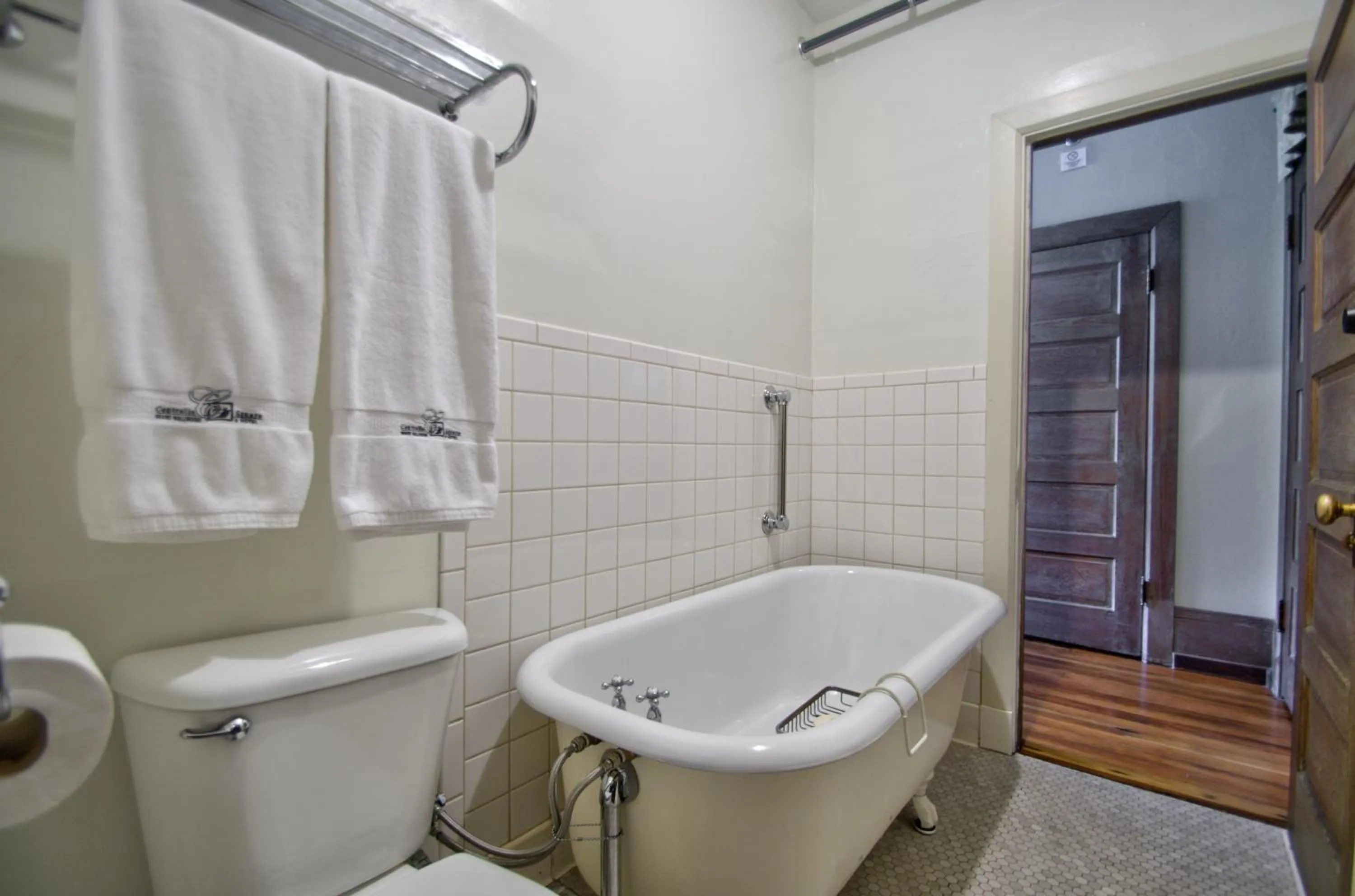 Bathroom in Centralia Square Grand Ballroom and Vintage Hotel