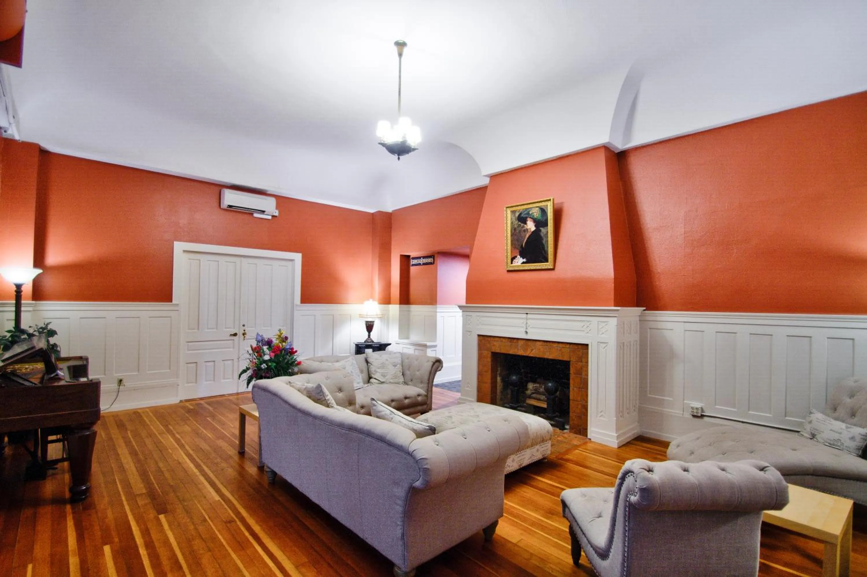 Lobby or reception in Centralia Square Grand Ballroom and Vintage Hotel