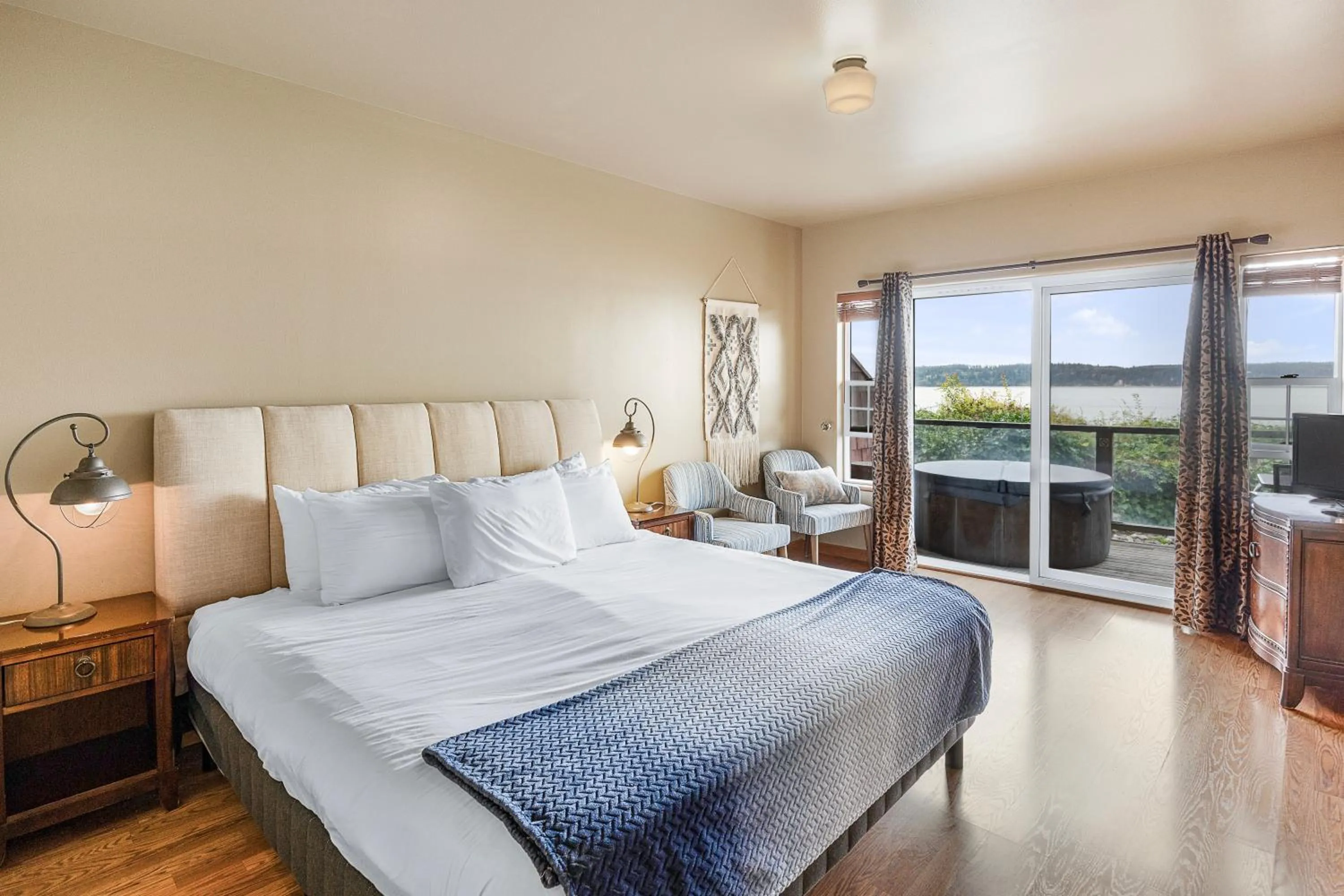 Bed in Camano Island Inn