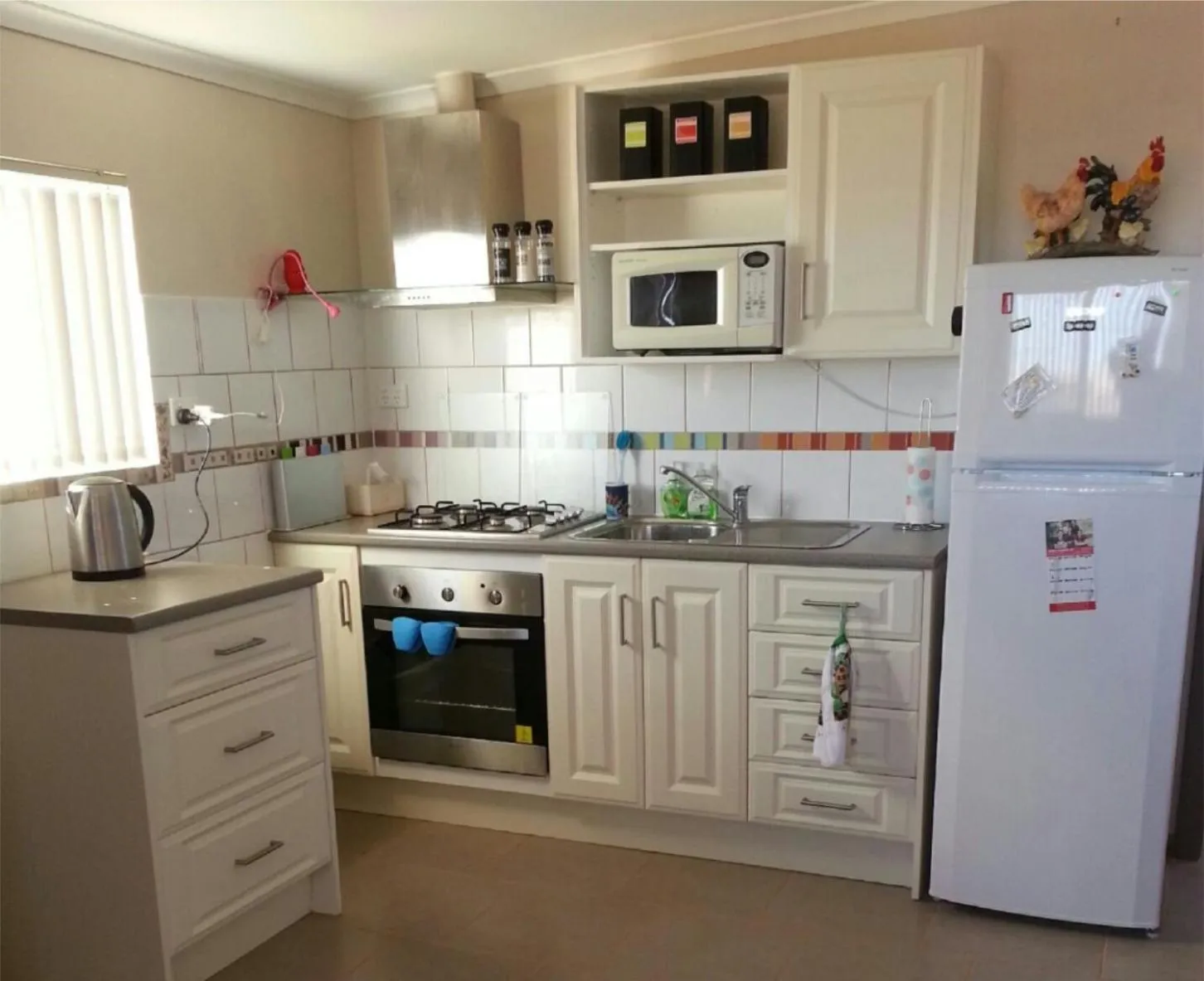 Kitchen or kitchenette in Underground Bed & Breakfast
