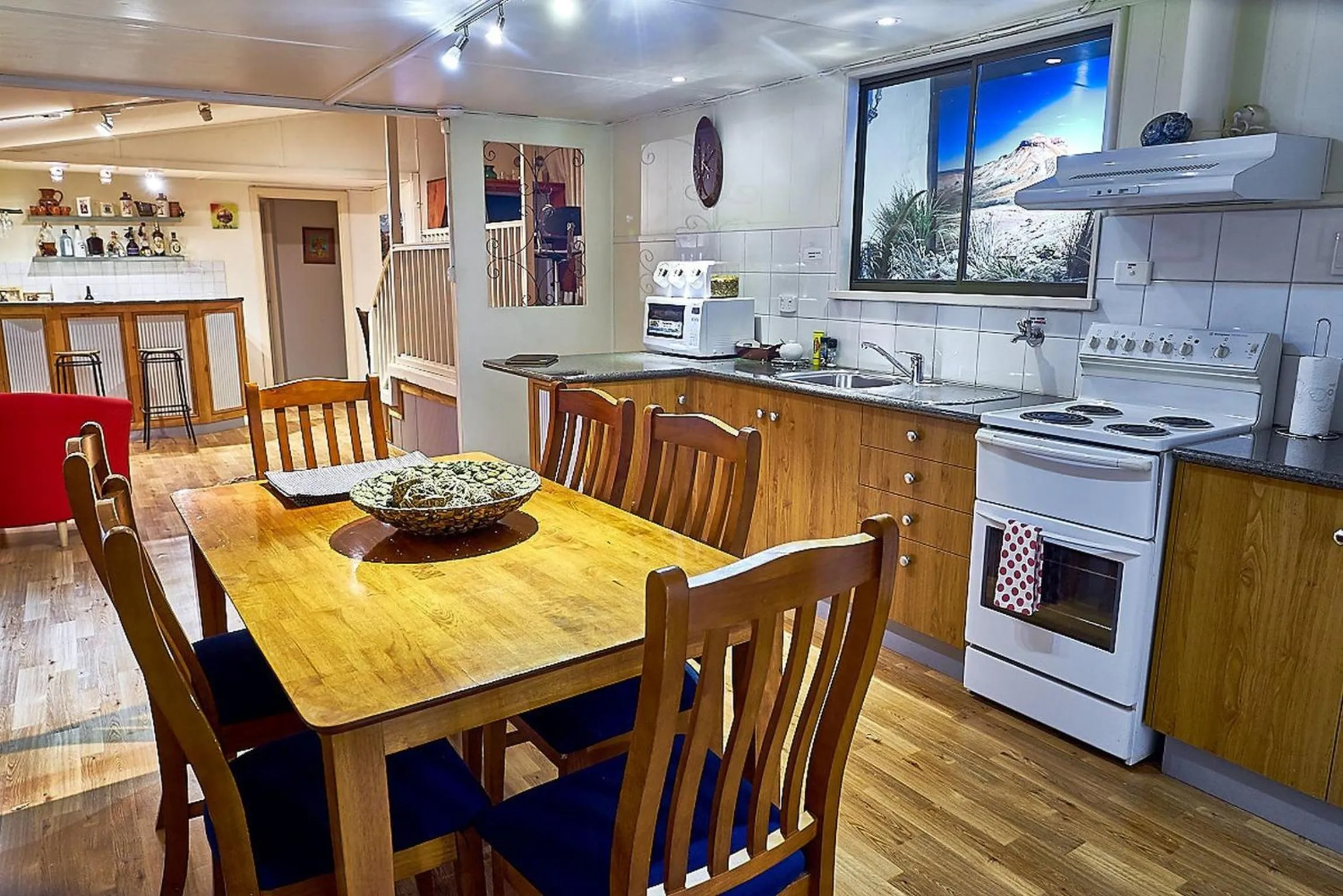 Kitchen or kitchenette in Underground Bed & Breakfast