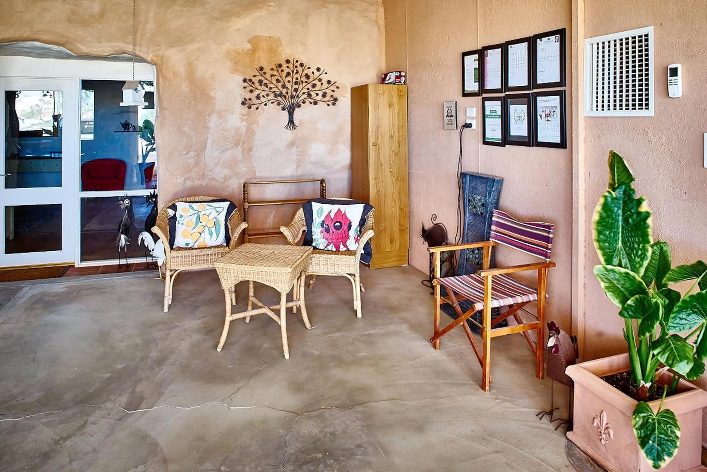 BBQ facilities in Underground Bed & Breakfast