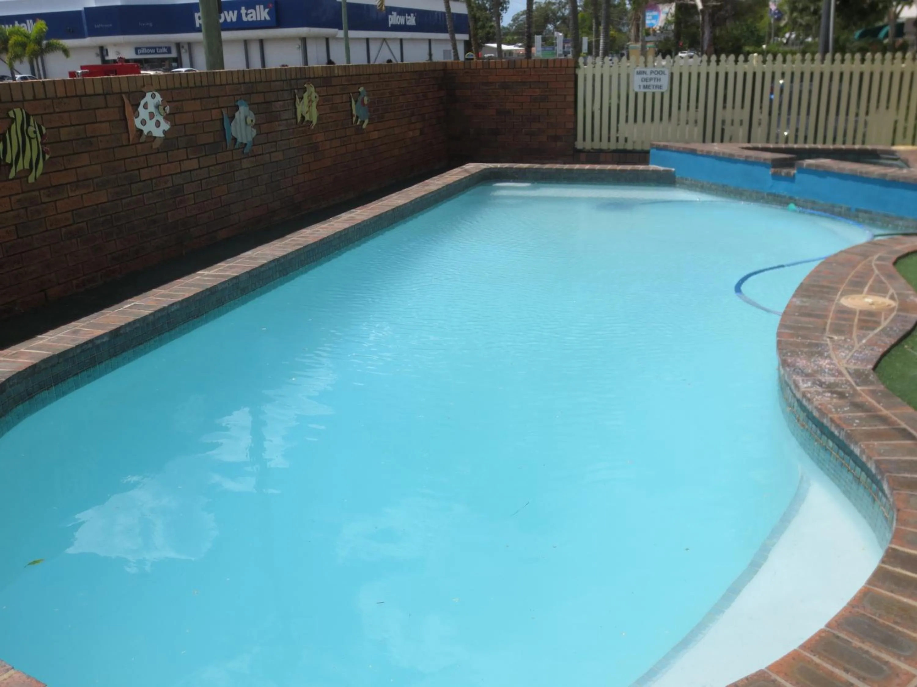 Swimming pool in Aspley Pioneer Motel