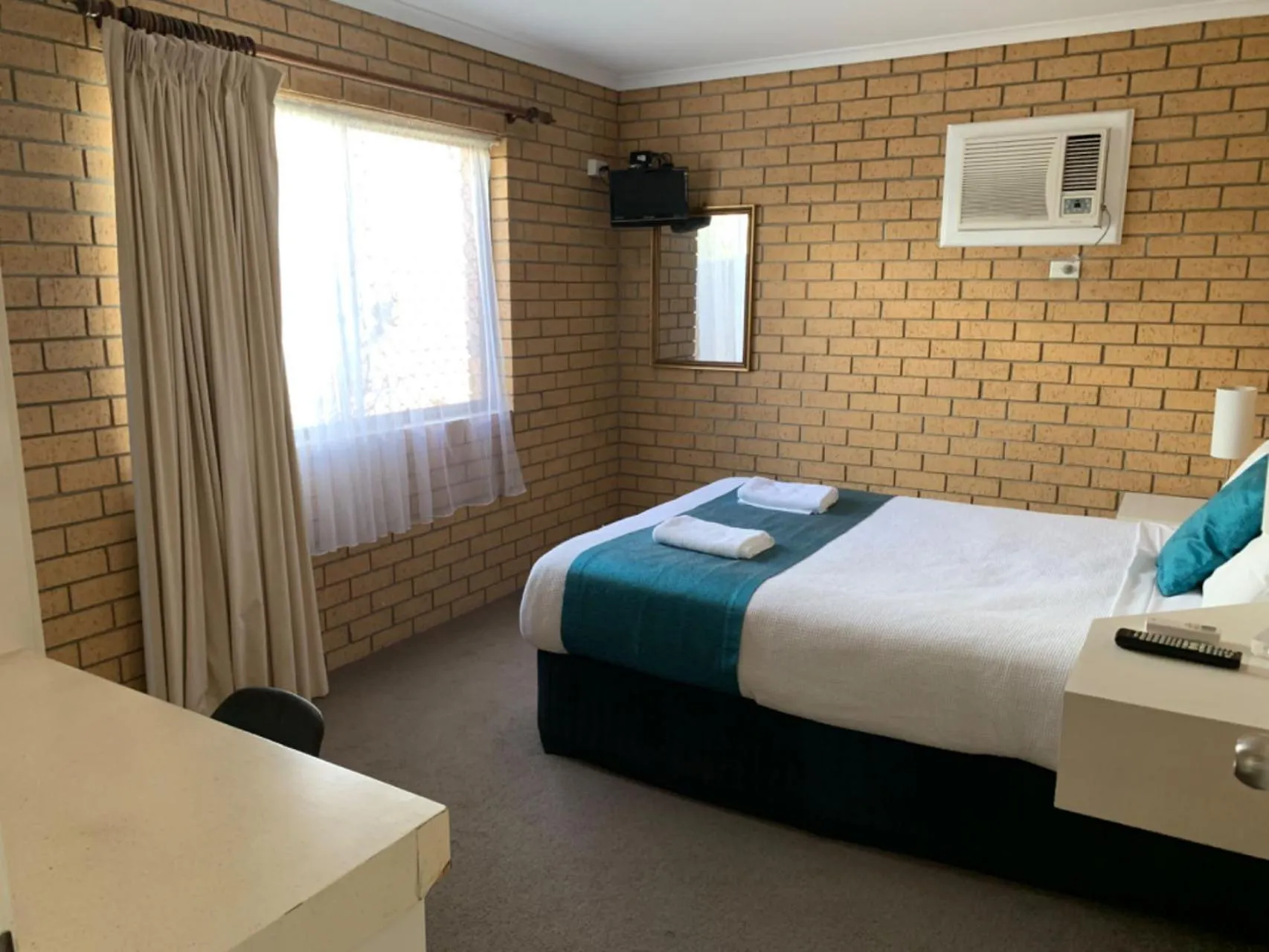 Bed in Aspley Pioneer Motel
