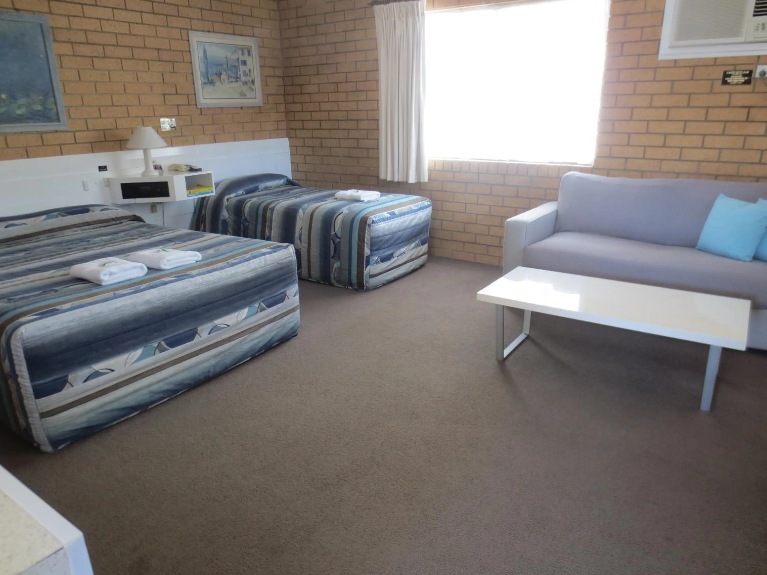 Bed in Aspley Pioneer Motel