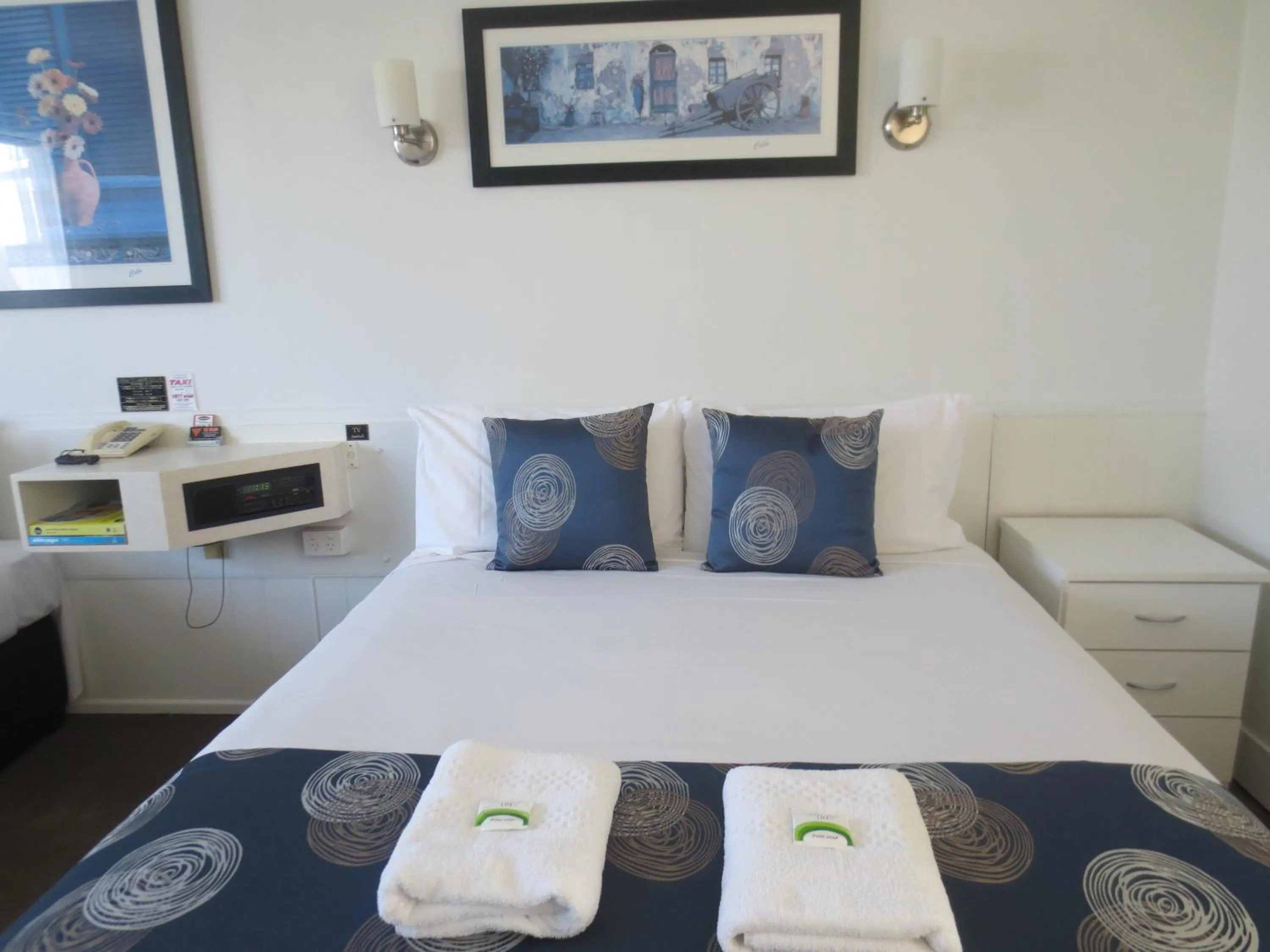 Bed in Aspley Pioneer Motel