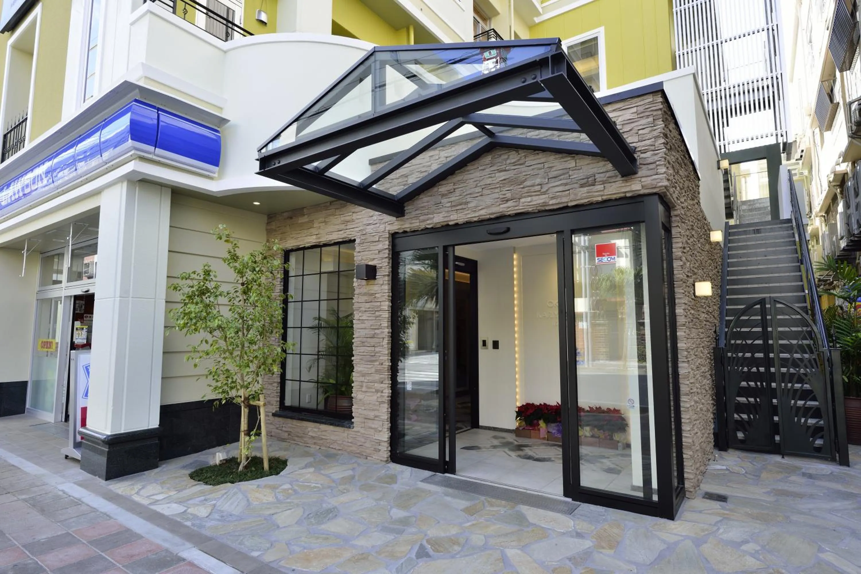 Facade/entrance in Kariyushi LCH. Izumizaki Kencho Mae