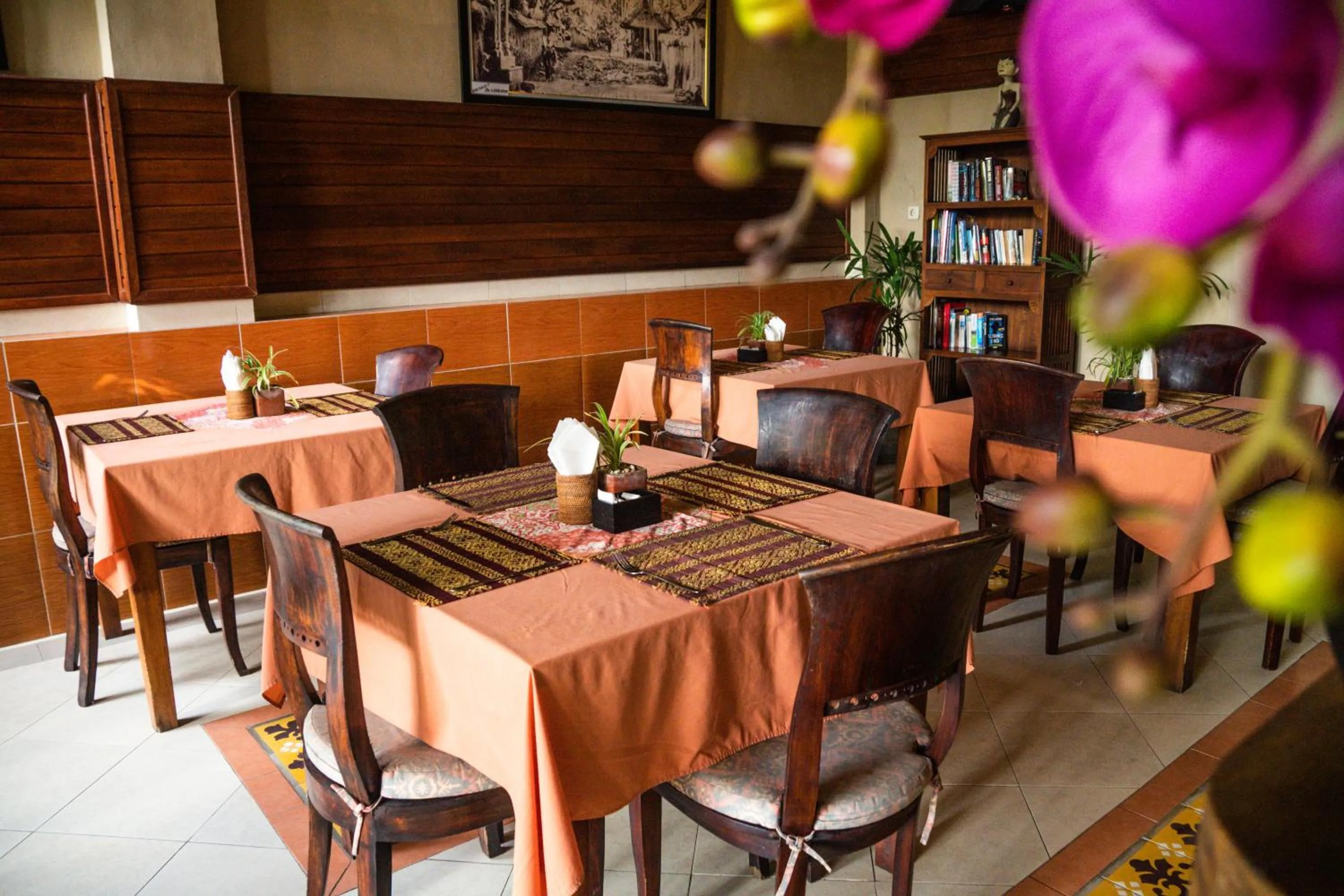 Restaurant/places to eat in Alam Terrace Cottages