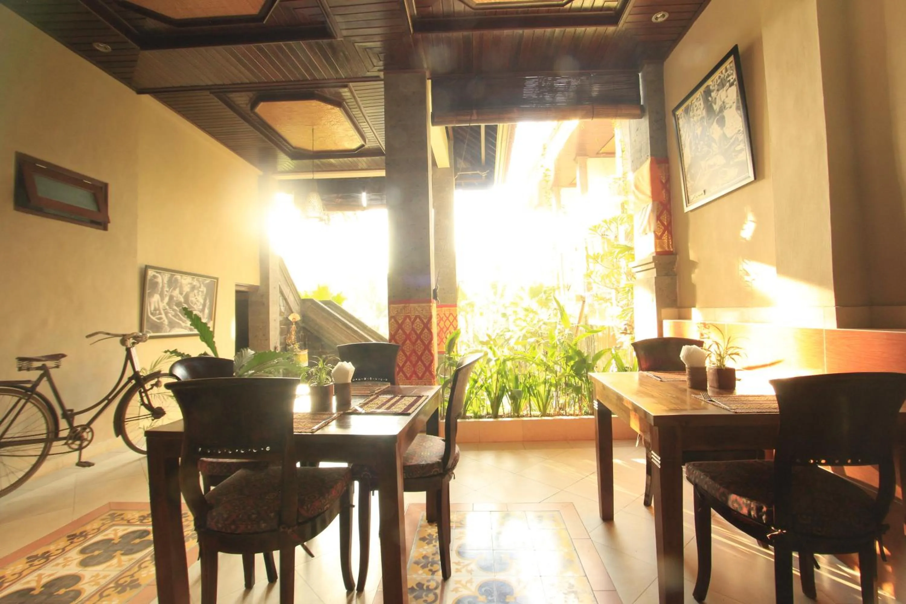 Restaurant/places to eat in Alam Terrace Cottages