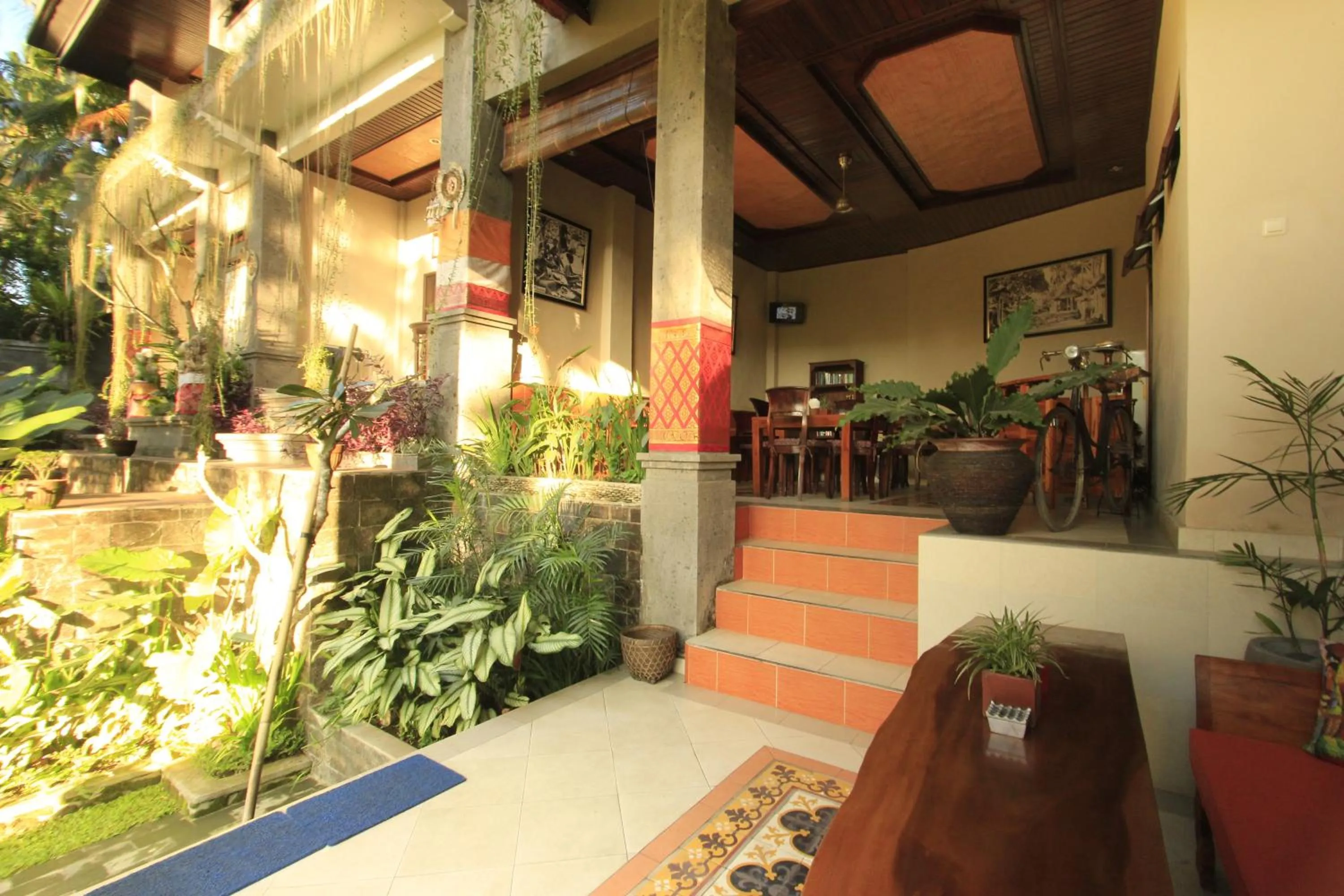 Restaurant/places to eat in Alam Terrace Cottages