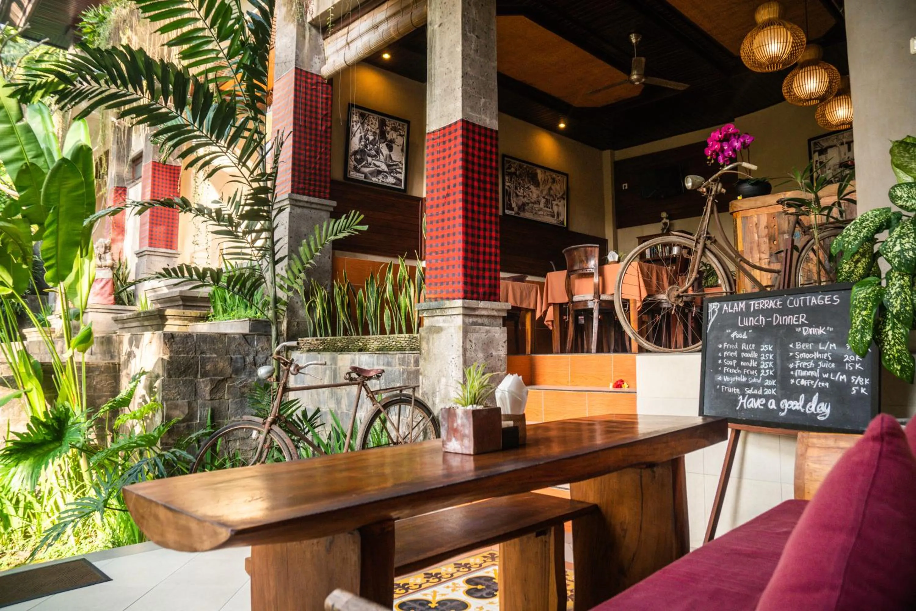 Restaurant/places to eat in Alam Terrace Cottages