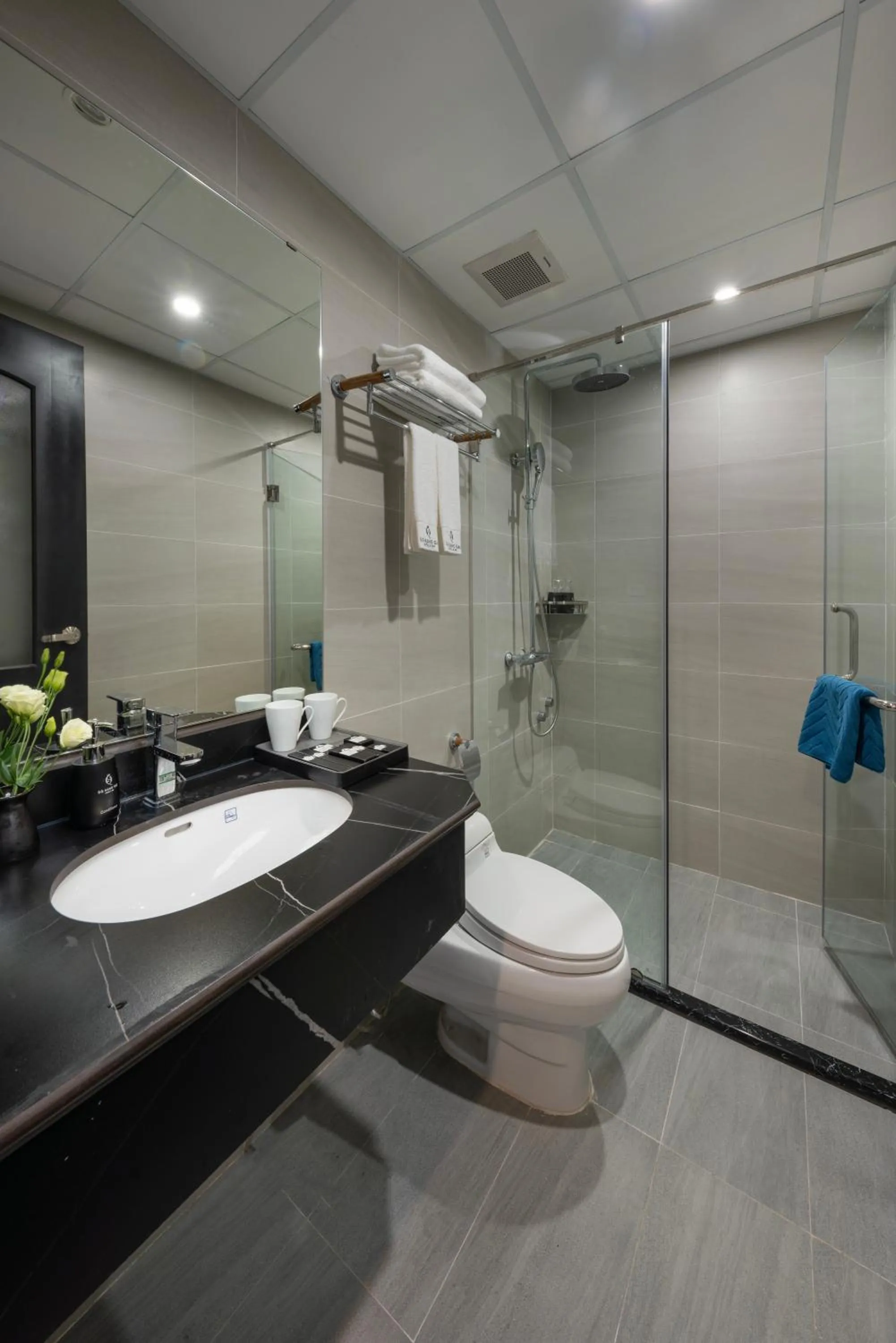 Shower in SQ Hang Gai Hotel & Spa